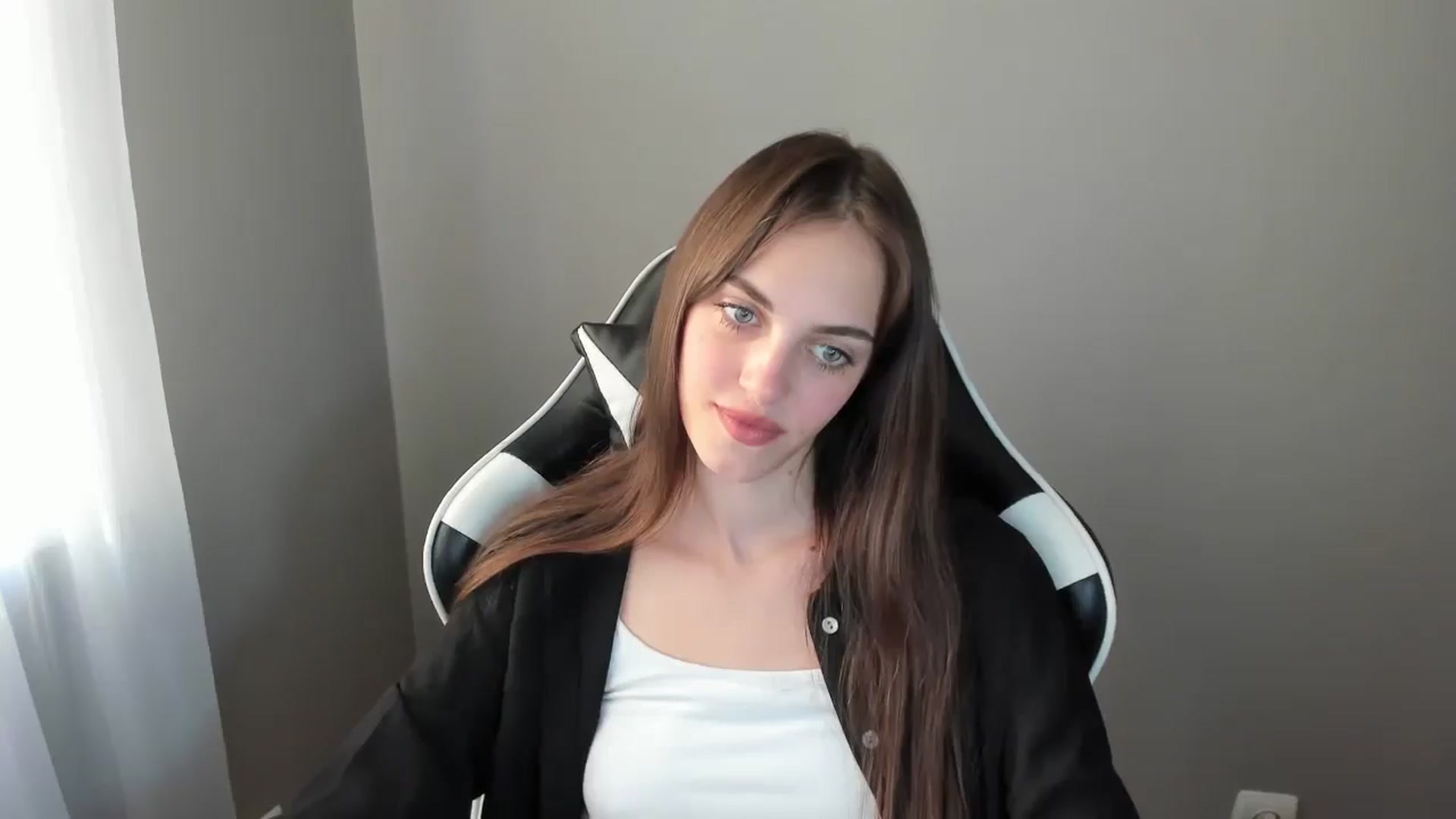 Gallery image thumbnail from Dashamoxy's myfreecams stream on, 08/04/2025, 16:47 image 10 of 20
