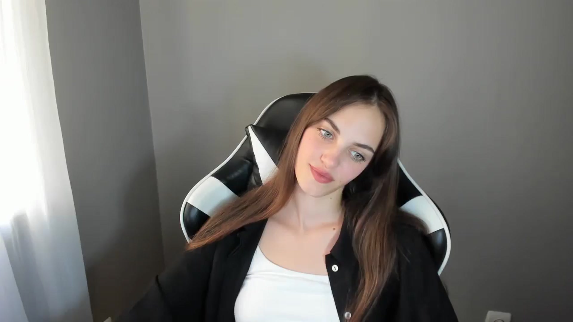 Gallery image thumbnail from Dashamoxy's myfreecams stream on, 08/04/2025, 16:47 image 15 of 20