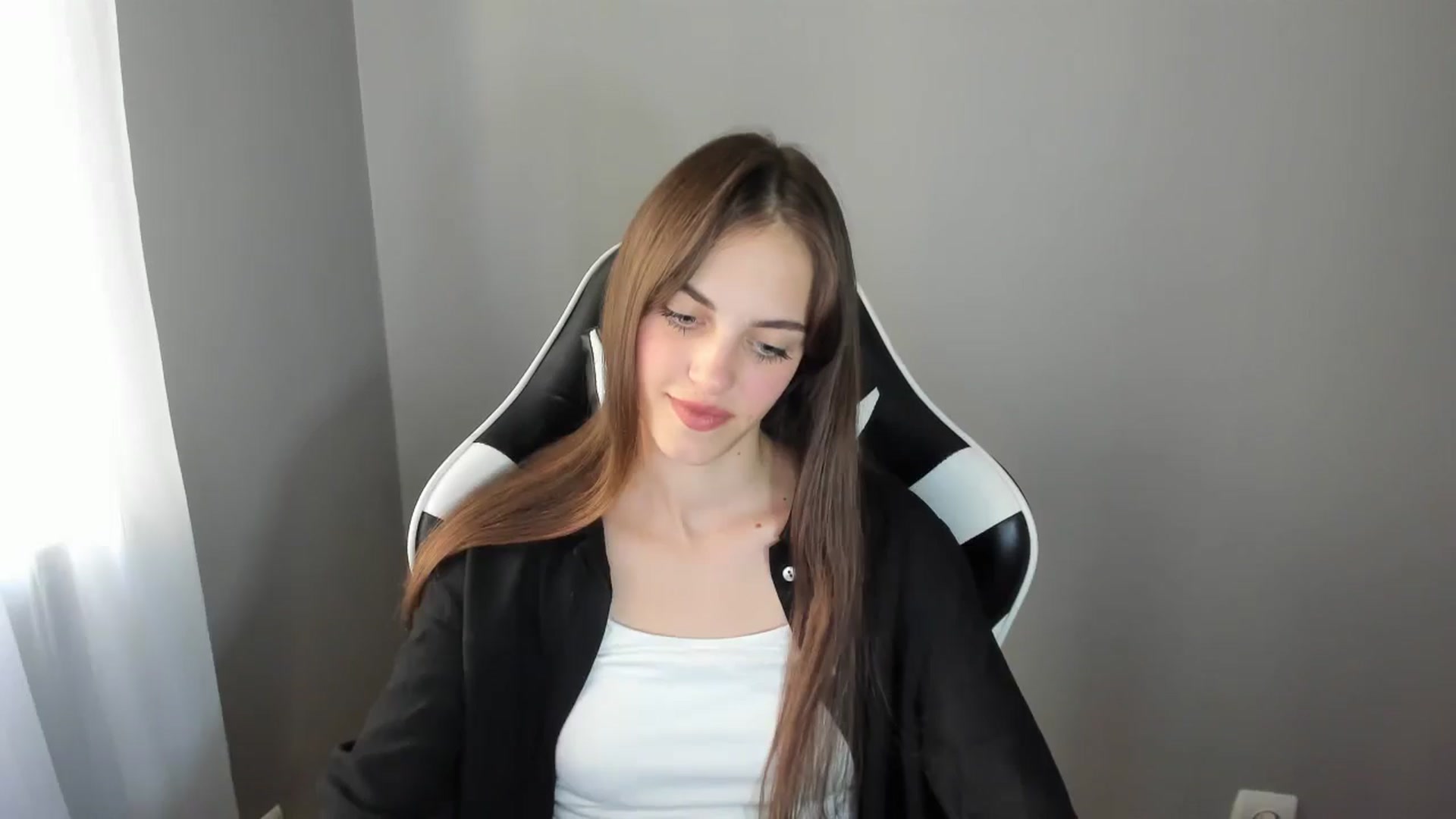 Gallery image thumbnail from Dashamoxy's myfreecams stream on, 08/04/2025, 16:47 image 4 of 20