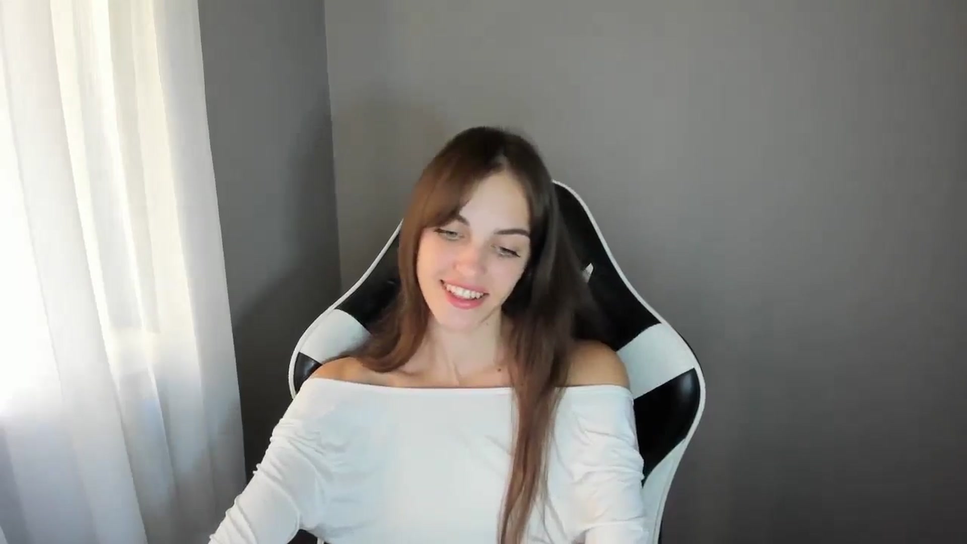 Gallery image thumbnail from Dashamoxy's myfreecams stream on, 08/05/2025, 16:52 image 19 of 20