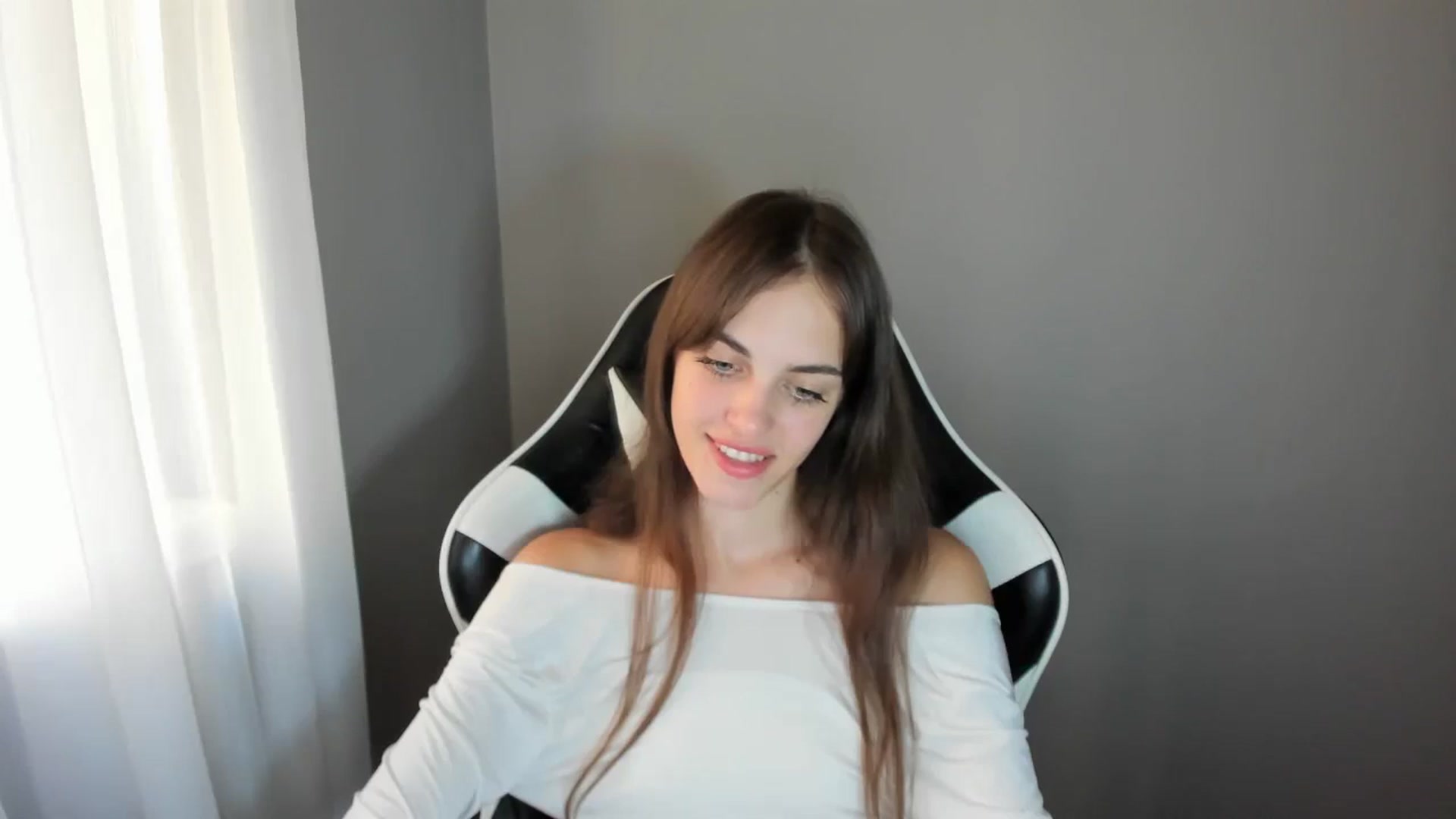 Gallery image thumbnail from Dashamoxy's myfreecams stream on, 08/05/2025, 16:52 image 16 of 20
