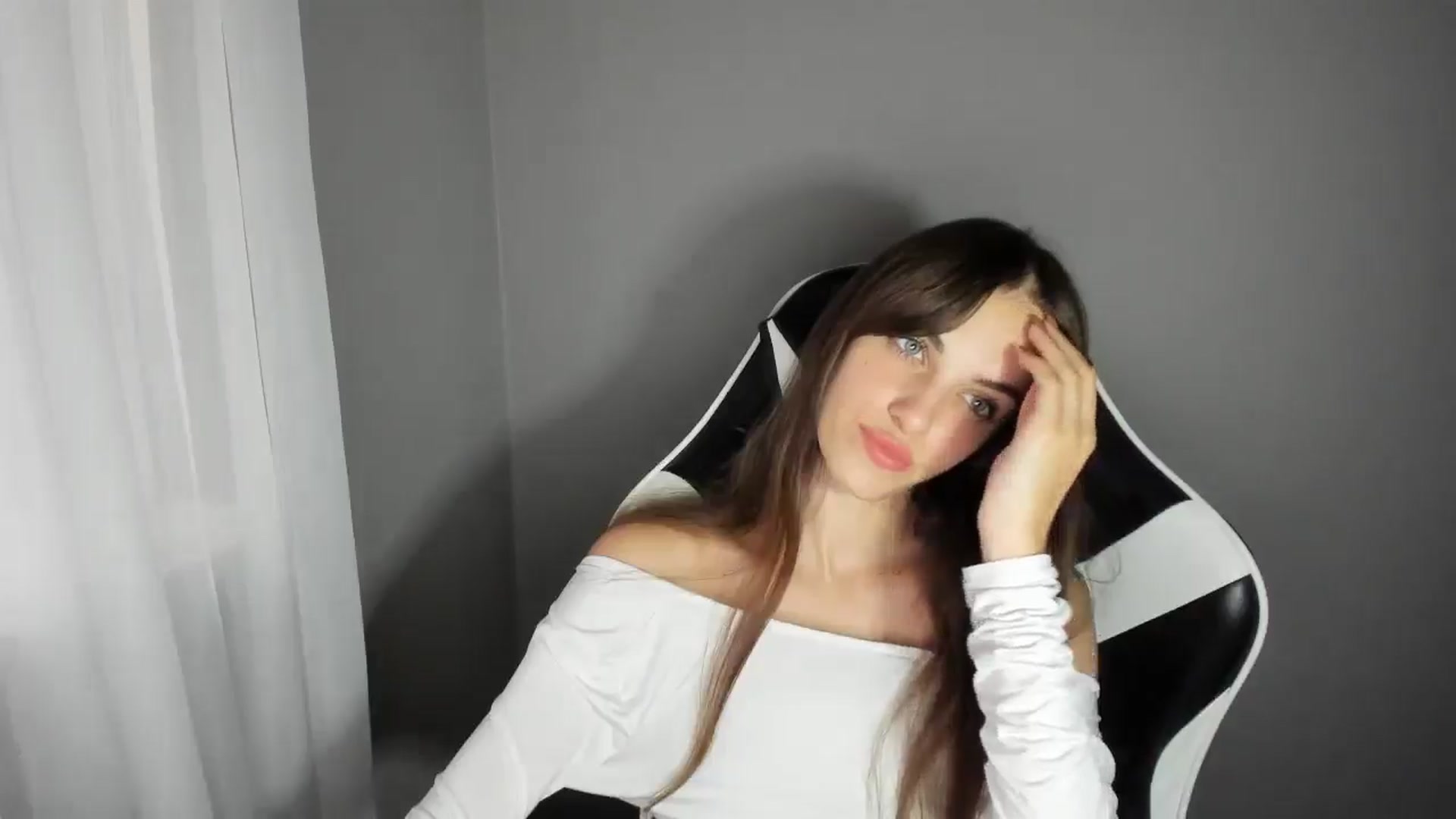 Gallery image thumbnail from Dashamoxy's myfreecams stream on, 08/05/2025, 17:27 image 20 of 20