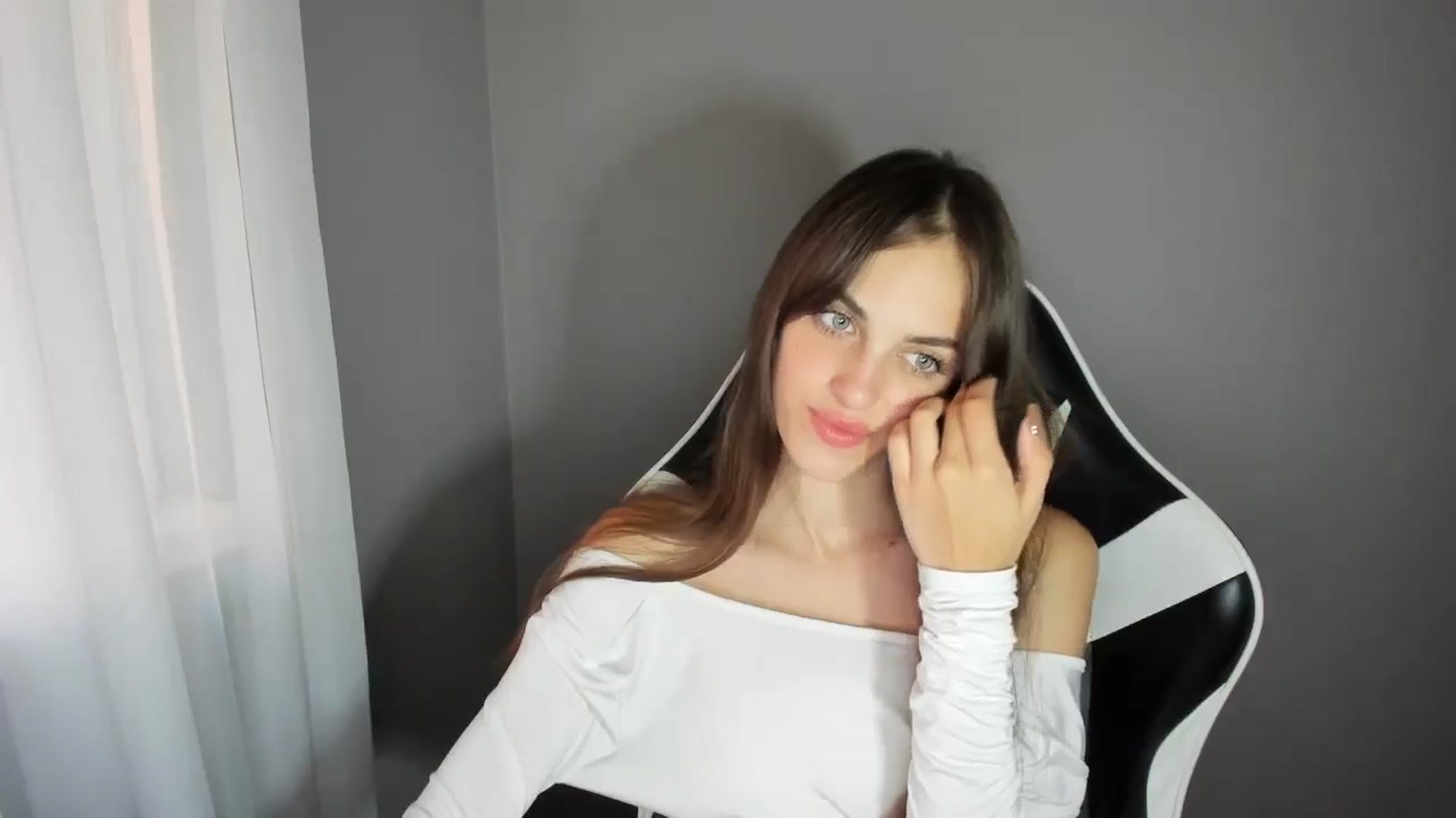 Gallery image thumbnail from Dashamoxy's myfreecams stream on, 08/05/2025, 17:27 image 15 of 20