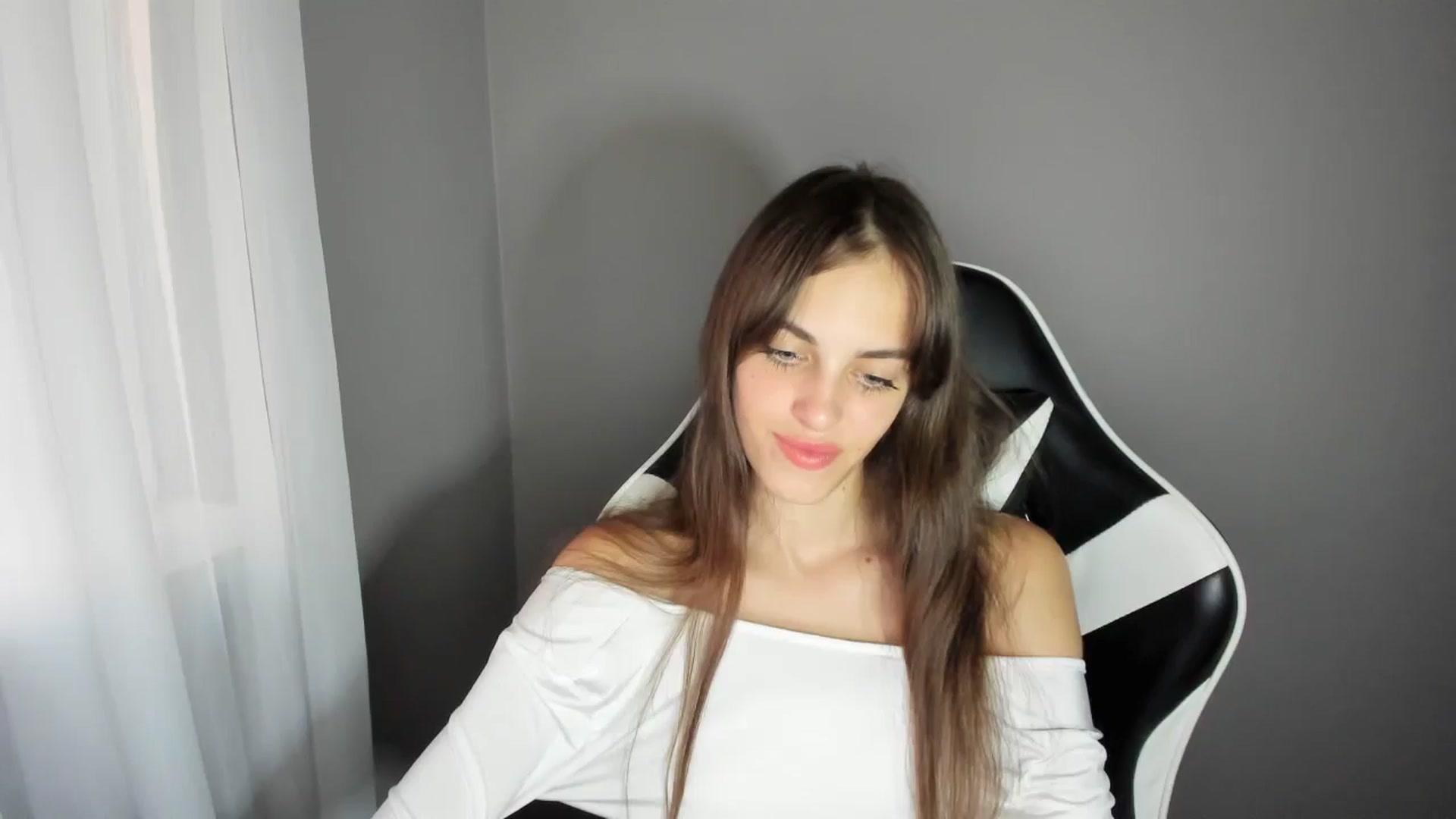 Gallery image thumbnail from Dashamoxy's myfreecams stream on, 08/05/2025, 17:27 image 17 of 20