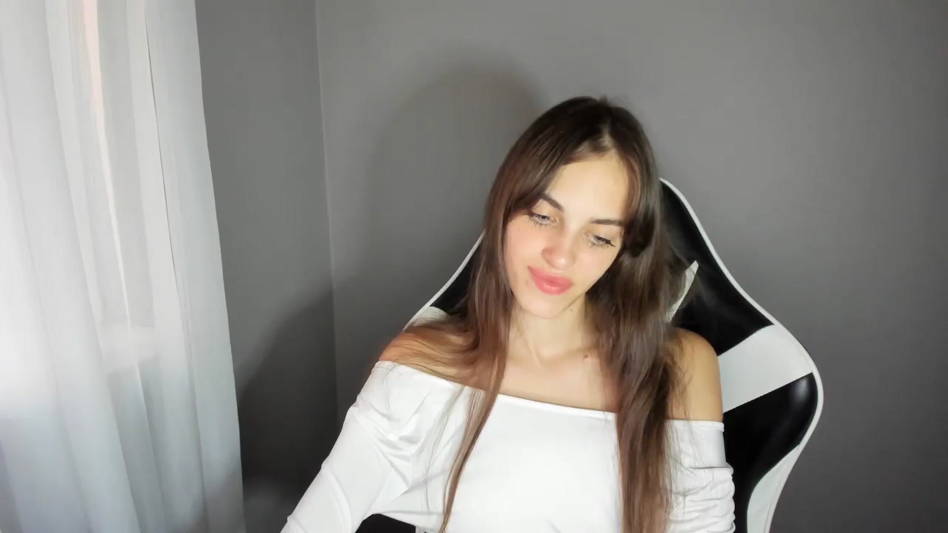 Gallery image thumbnail from Dashamoxy's myfreecams stream on, 08/05/2025, 17:27 image 16 of 20