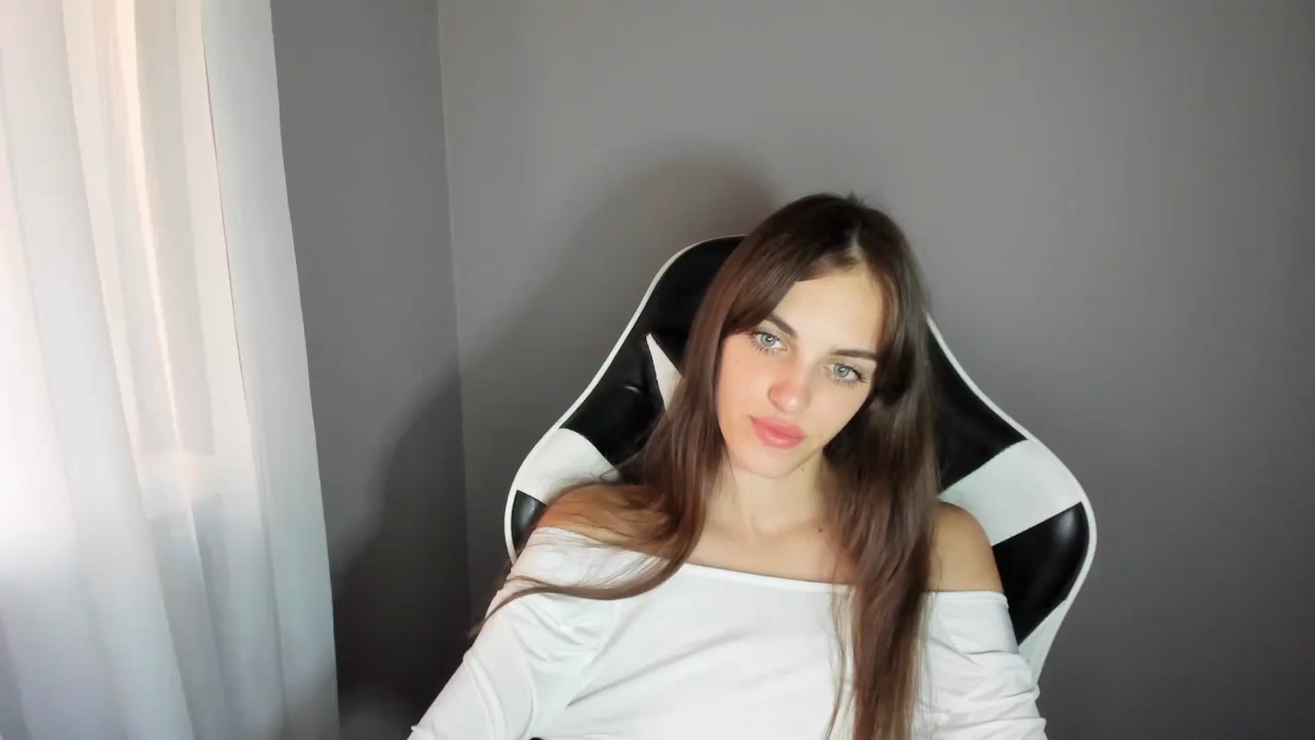 Gallery image thumbnail from Dashamoxy's myfreecams stream on, 08/05/2025, 17:27 image 10 of 20