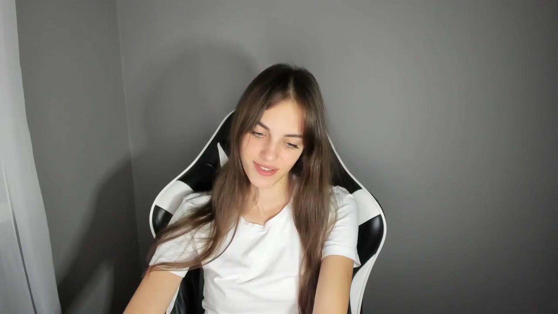 Gallery image thumbnail from Dashamoxy's myfreecams stream on, 08/06/2025, 11:17 image 4 of 20