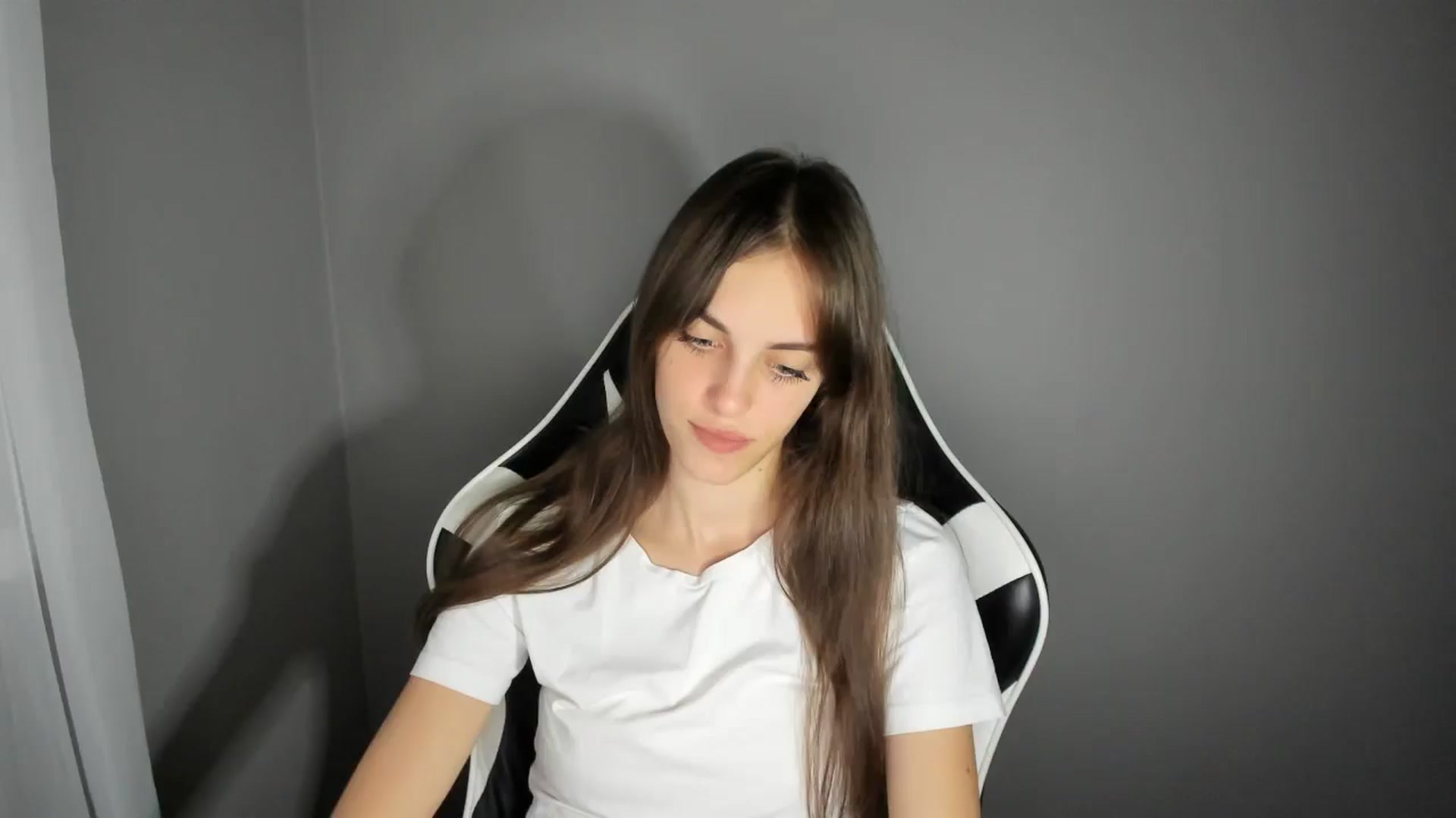 Gallery image thumbnail from Dashamoxy's myfreecams stream on, 08/06/2025, 11:17 image 1 of 20