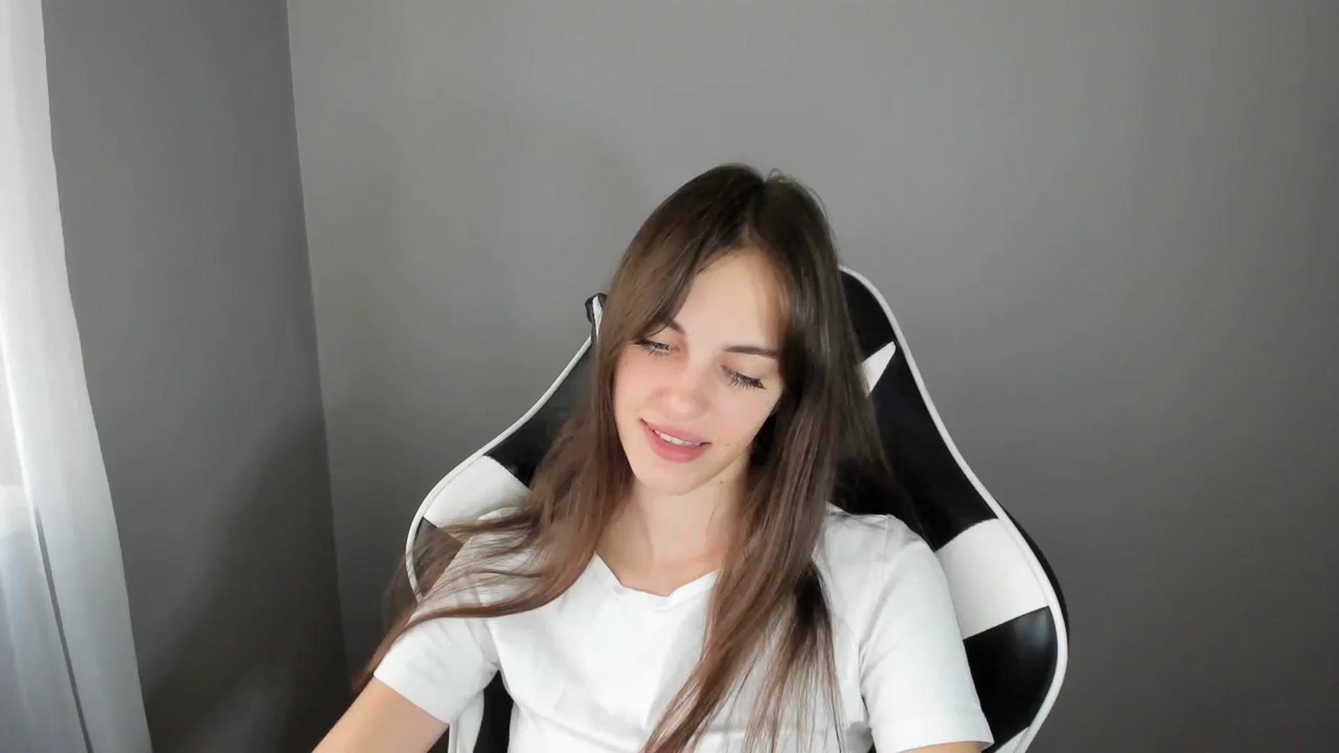 Gallery image thumbnail from Dashamoxy's myfreecams stream on, 08/06/2025, 11:17 image 18 of 20
