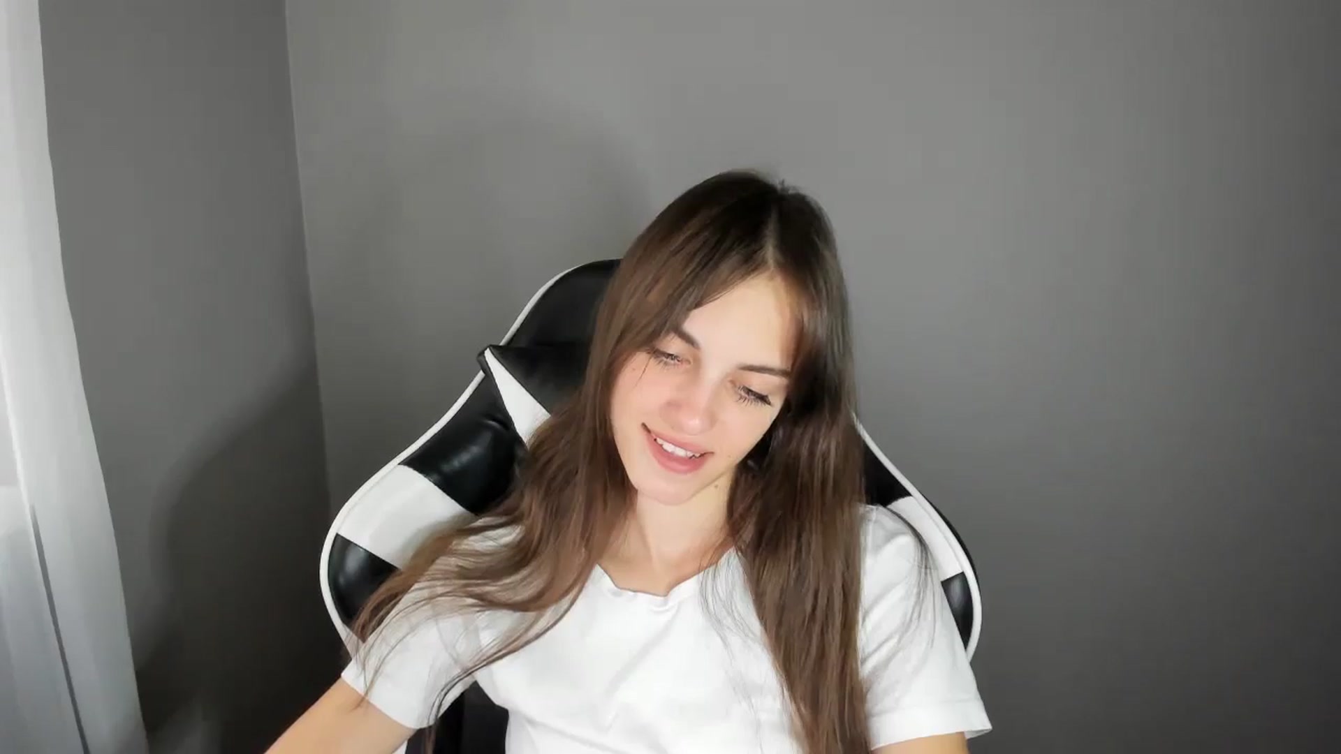 Gallery image thumbnail from Dashamoxy's myfreecams stream on, 08/06/2025, 11:17 image 13 of 20