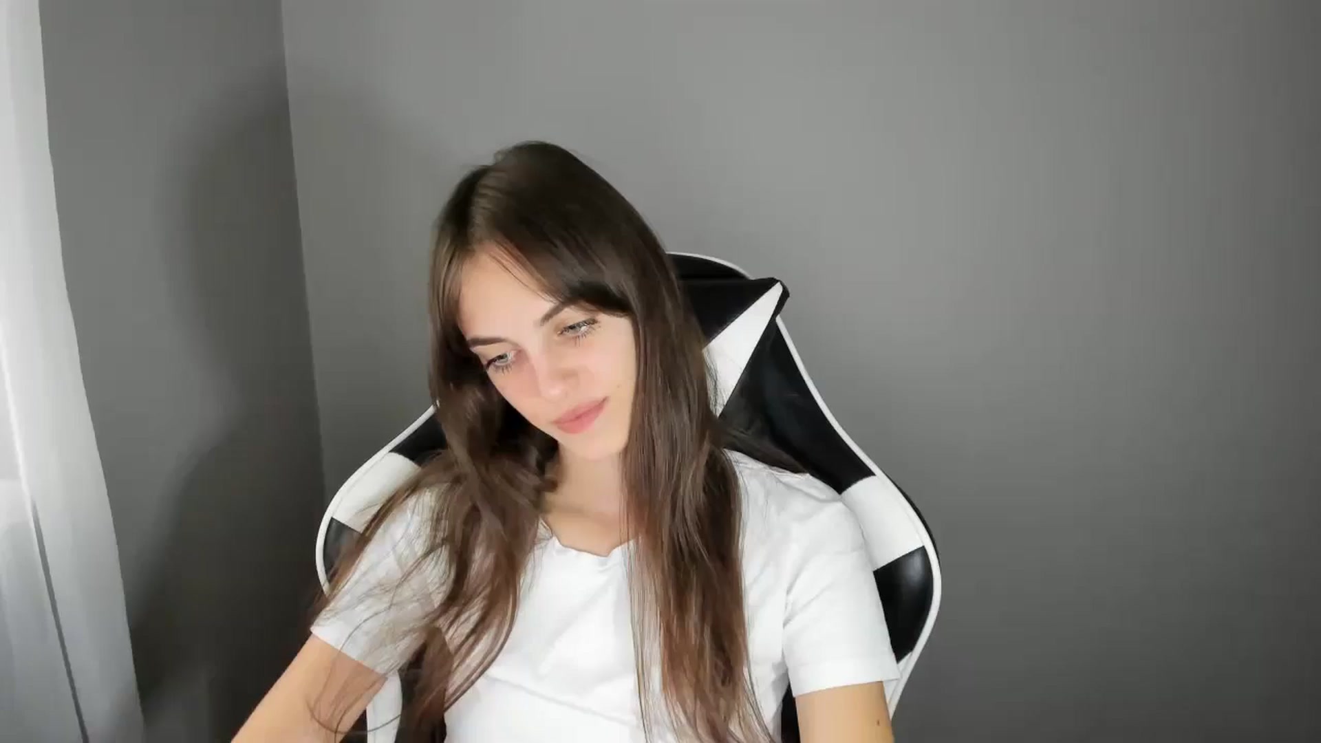 Gallery image thumbnail from Dashamoxy's myfreecams stream on, 08/06/2025, 11:17 image 14 of 20