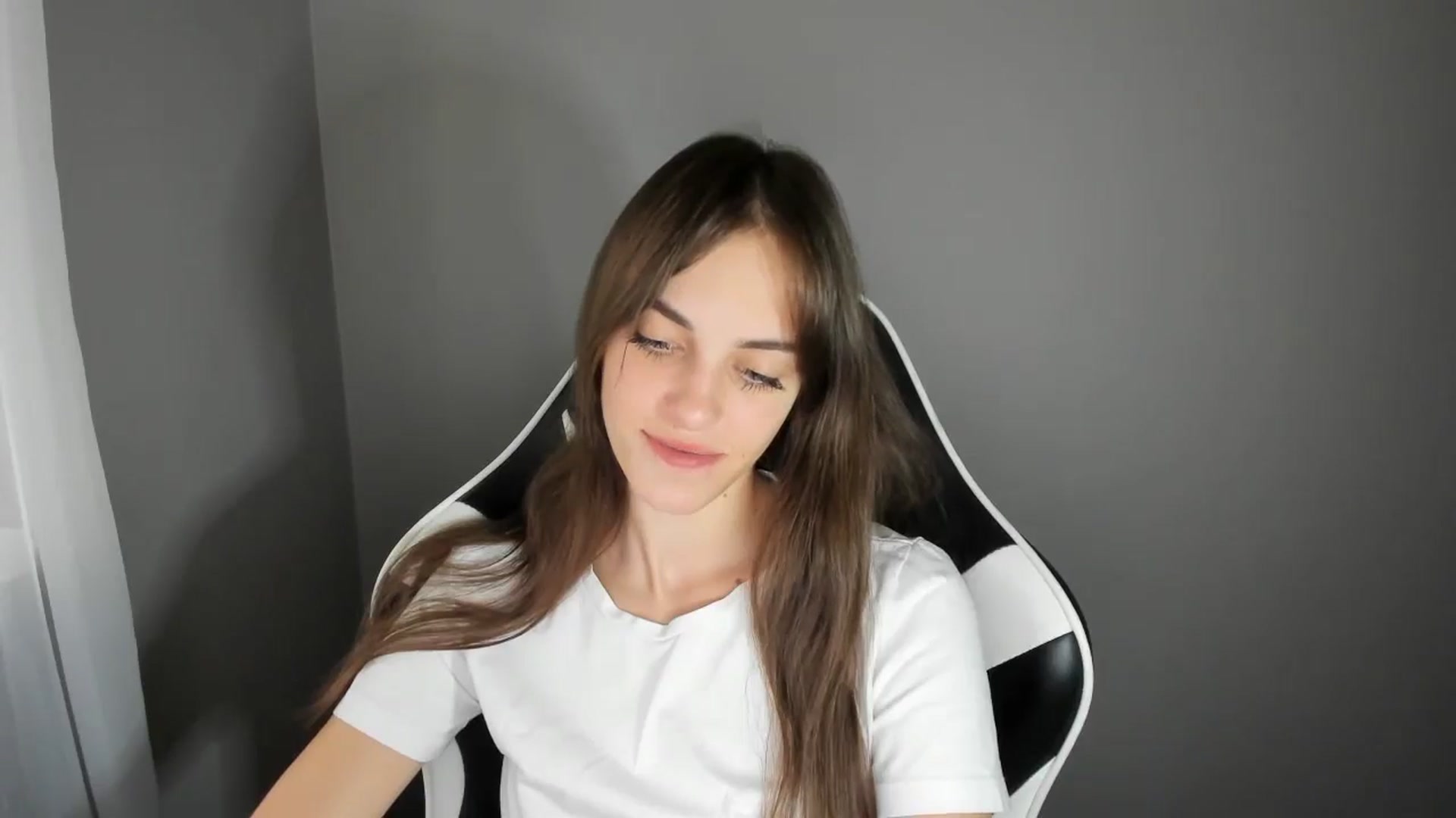 Gallery image thumbnail from Dashamoxy's myfreecams stream on, 08/06/2025, 11:17 image 9 of 20