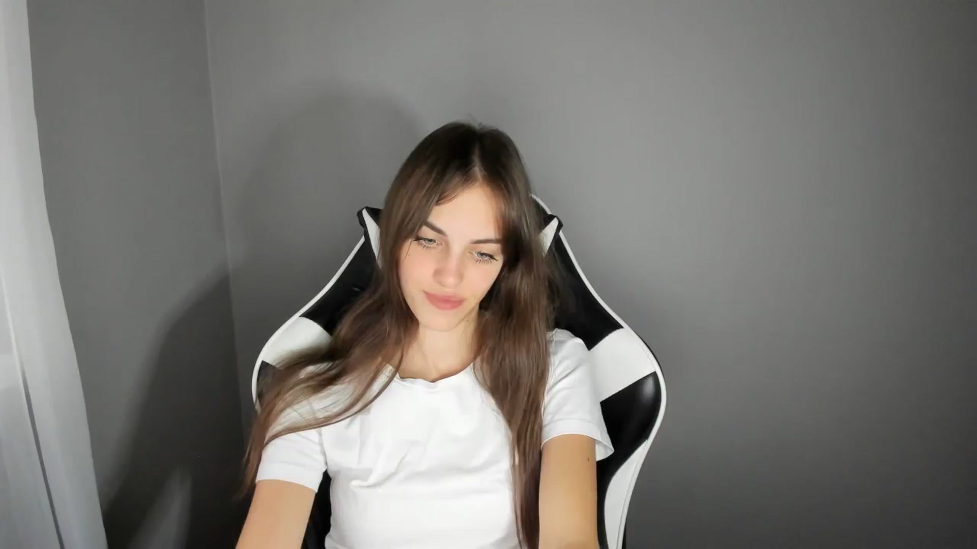 Gallery image thumbnail from Dashamoxy's myfreecams stream on, 08/06/2025, 11:17 image 7 of 20