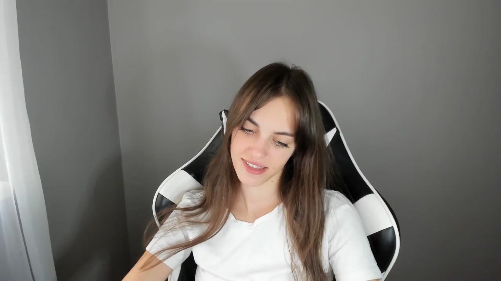 Gallery image thumbnail from Dashamoxy's myfreecams stream on, 08/06/2025, 11:17 image 17 of 20