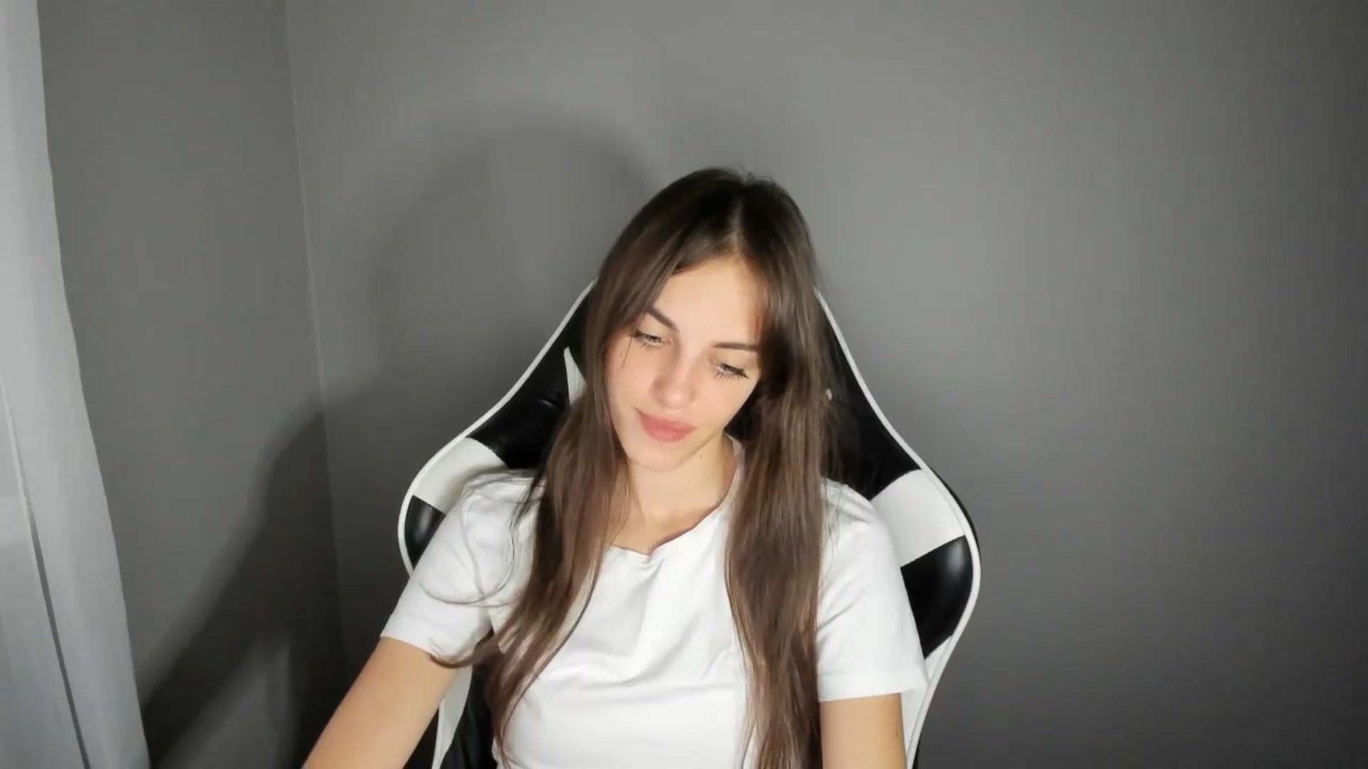Gallery image thumbnail from Dashamoxy's myfreecams stream on, 08/06/2025, 11:17 image 3 of 20