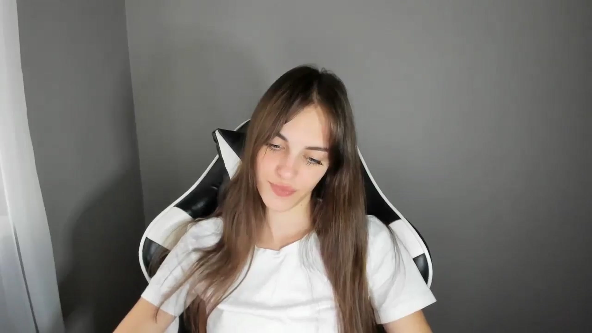 Gallery image thumbnail from Dashamoxy's myfreecams stream on, 08/06/2025, 11:17 image 12 of 20
