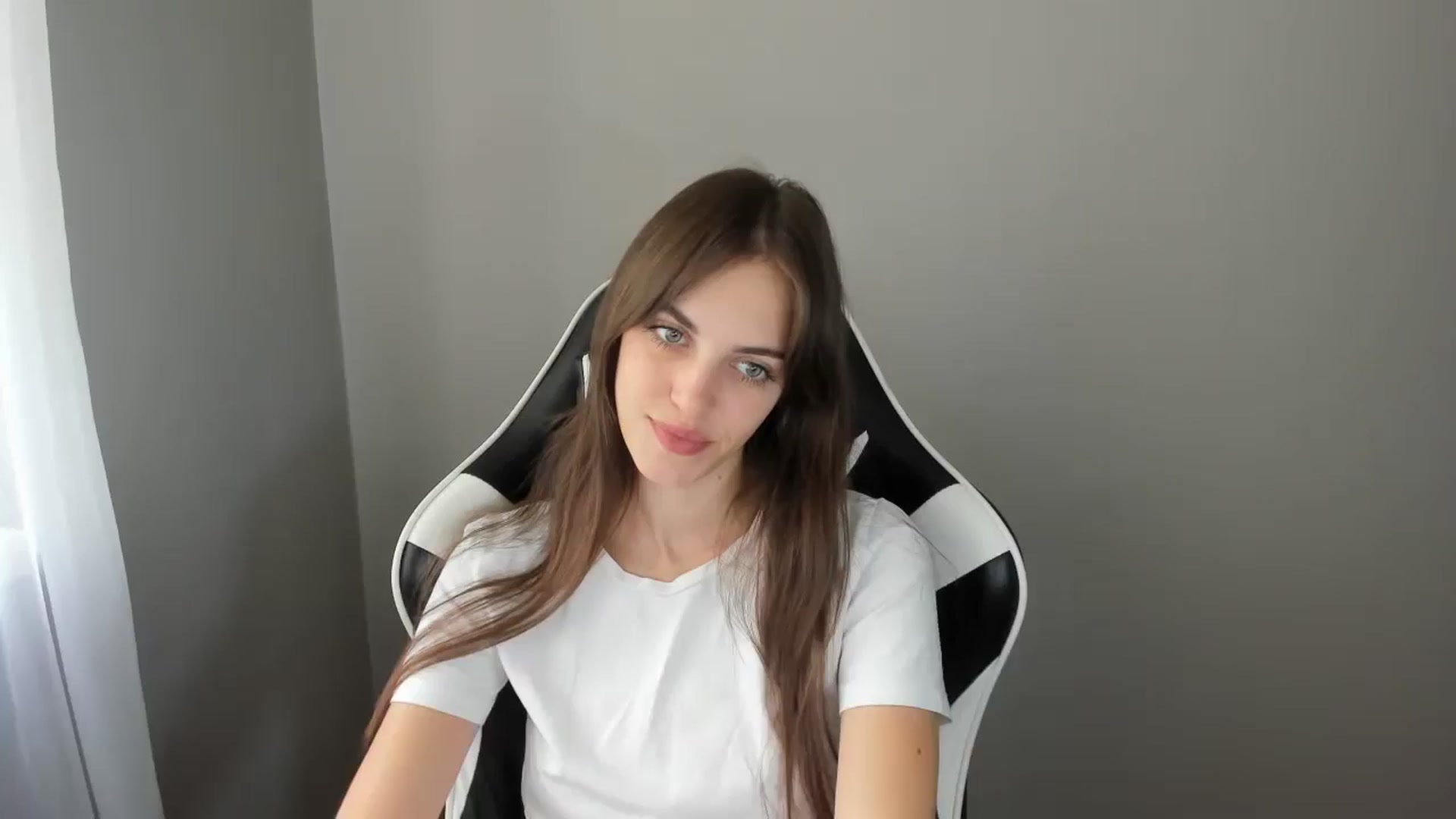 Gallery image thumbnail from Dashamoxy's myfreecams stream on, 08/06/2025, 11:36 image 9 of 20