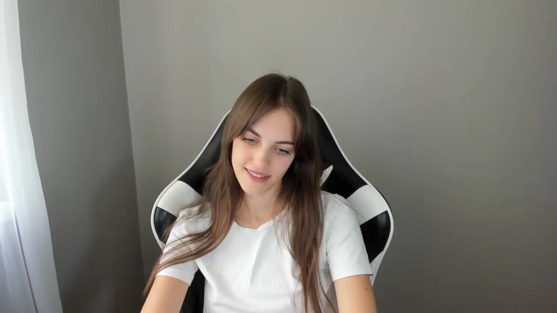 Gallery image thumbnail from Dashamoxy's myfreecams stream on, 08/06/2025, 11:36 image 10 of 20