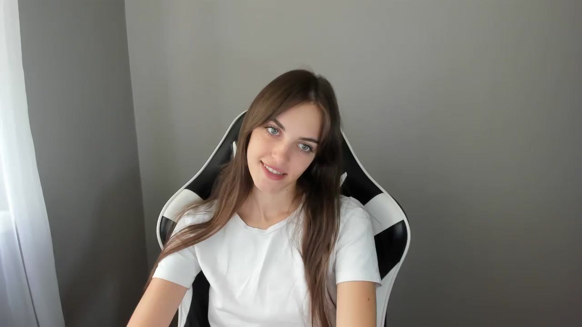 Gallery image thumbnail from Dashamoxy's myfreecams stream on, 08/06/2025, 11:36 image 7 of 20