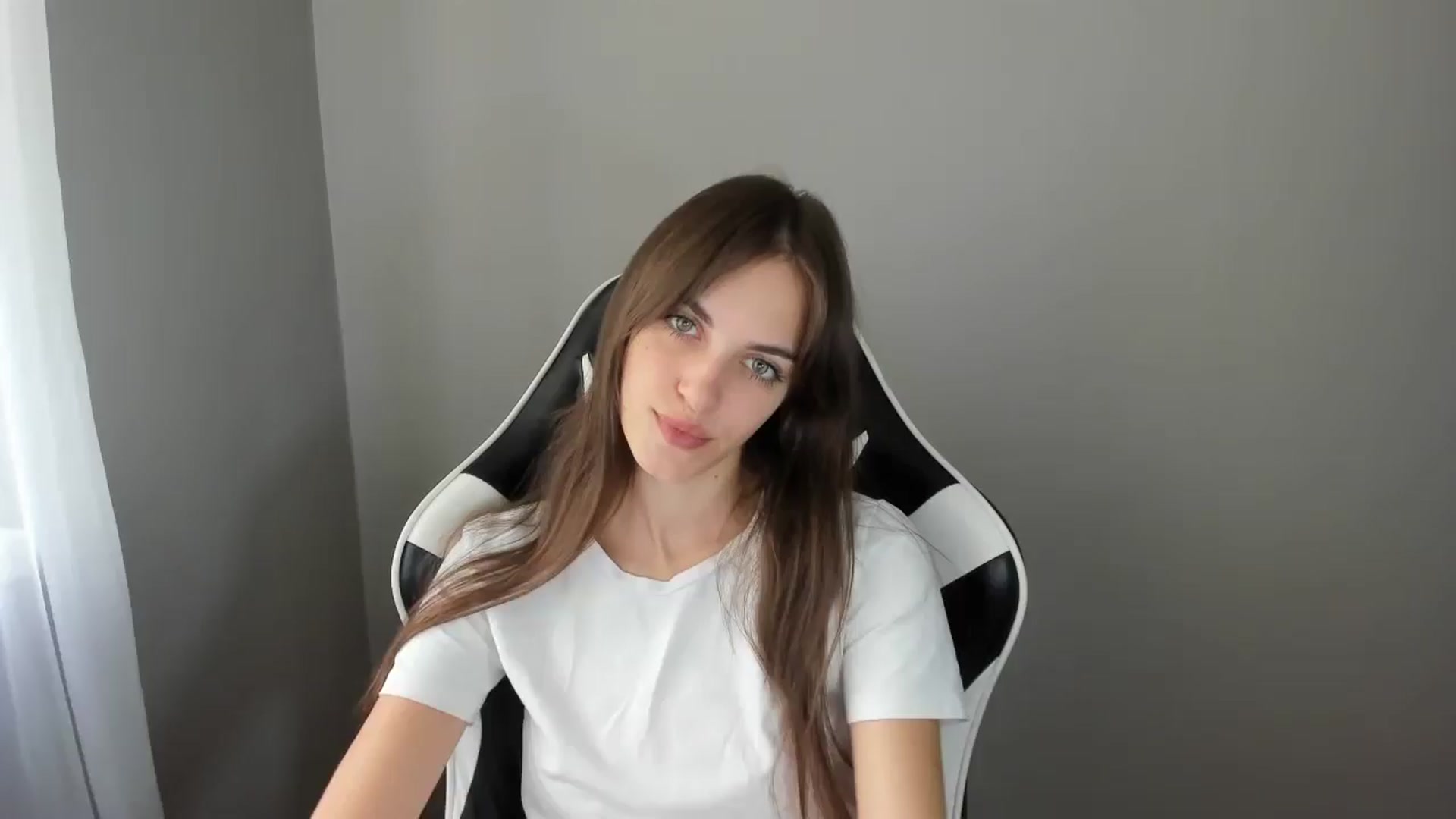 Gallery image thumbnail from Dashamoxy's myfreecams stream on, 08/06/2025, 11:36 image 6 of 20
