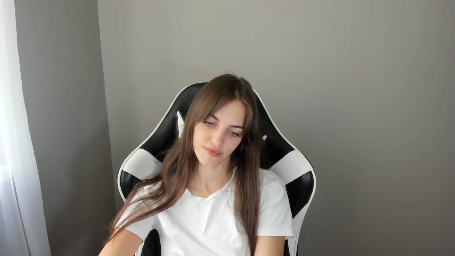 Gallery image thumbnail from Dashamoxy's myfreecams stream on, 08/06/2025, 11:36 image 16 of 20
