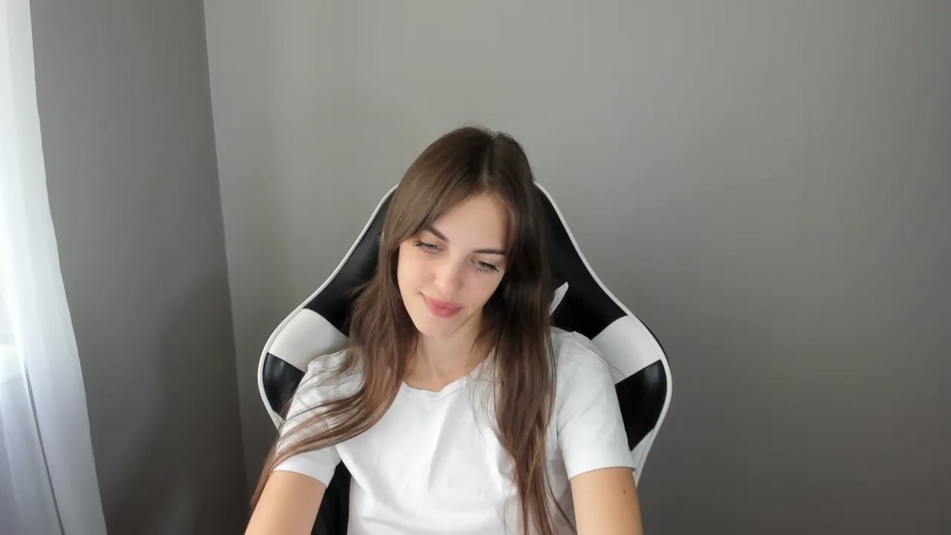 Gallery image thumbnail from Dashamoxy's myfreecams stream on, 08/06/2025, 11:36 image 11 of 20