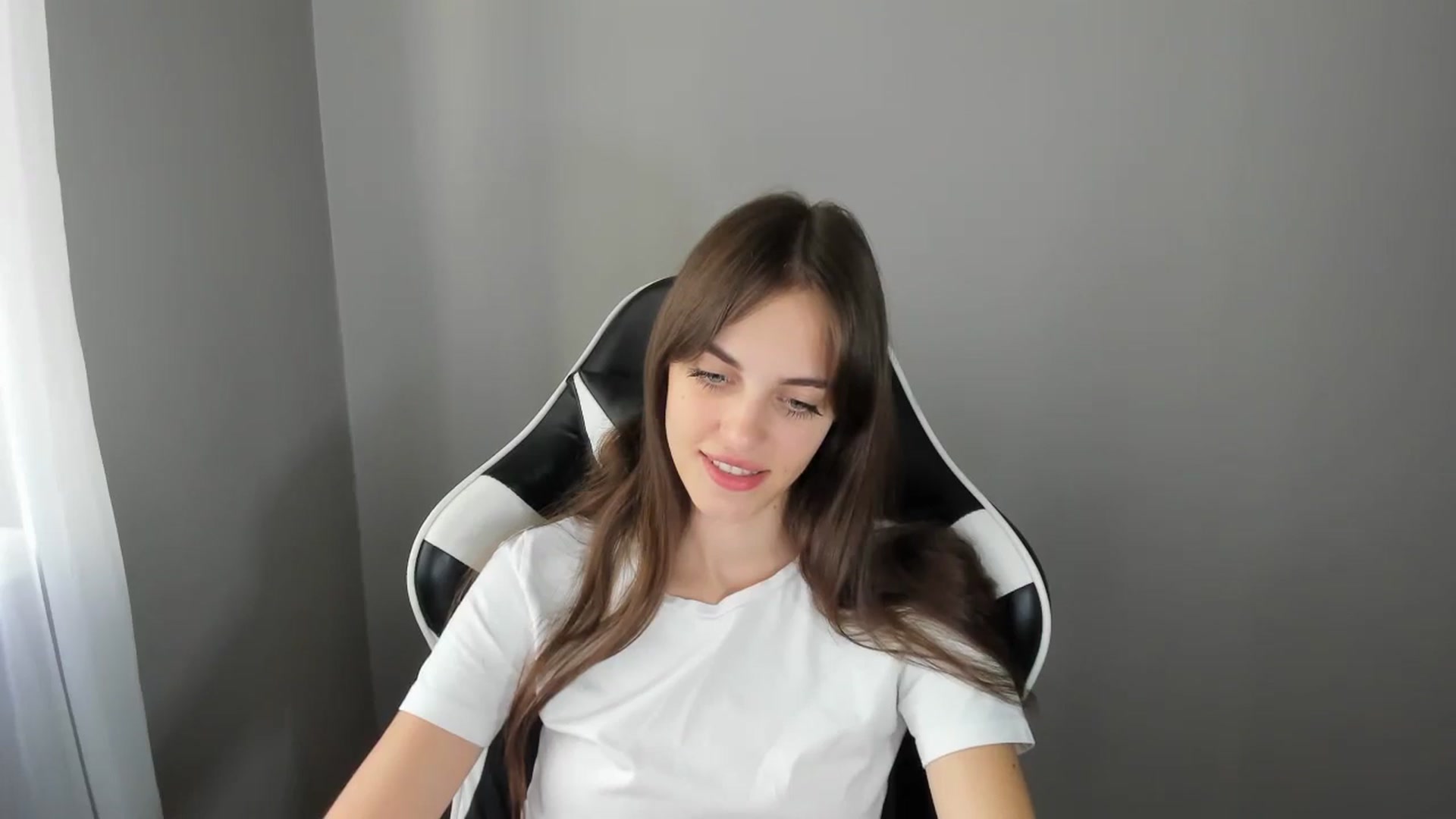 Gallery image thumbnail from Dashamoxy's myfreecams stream on, 08/06/2025, 12:20 image 16 of 20