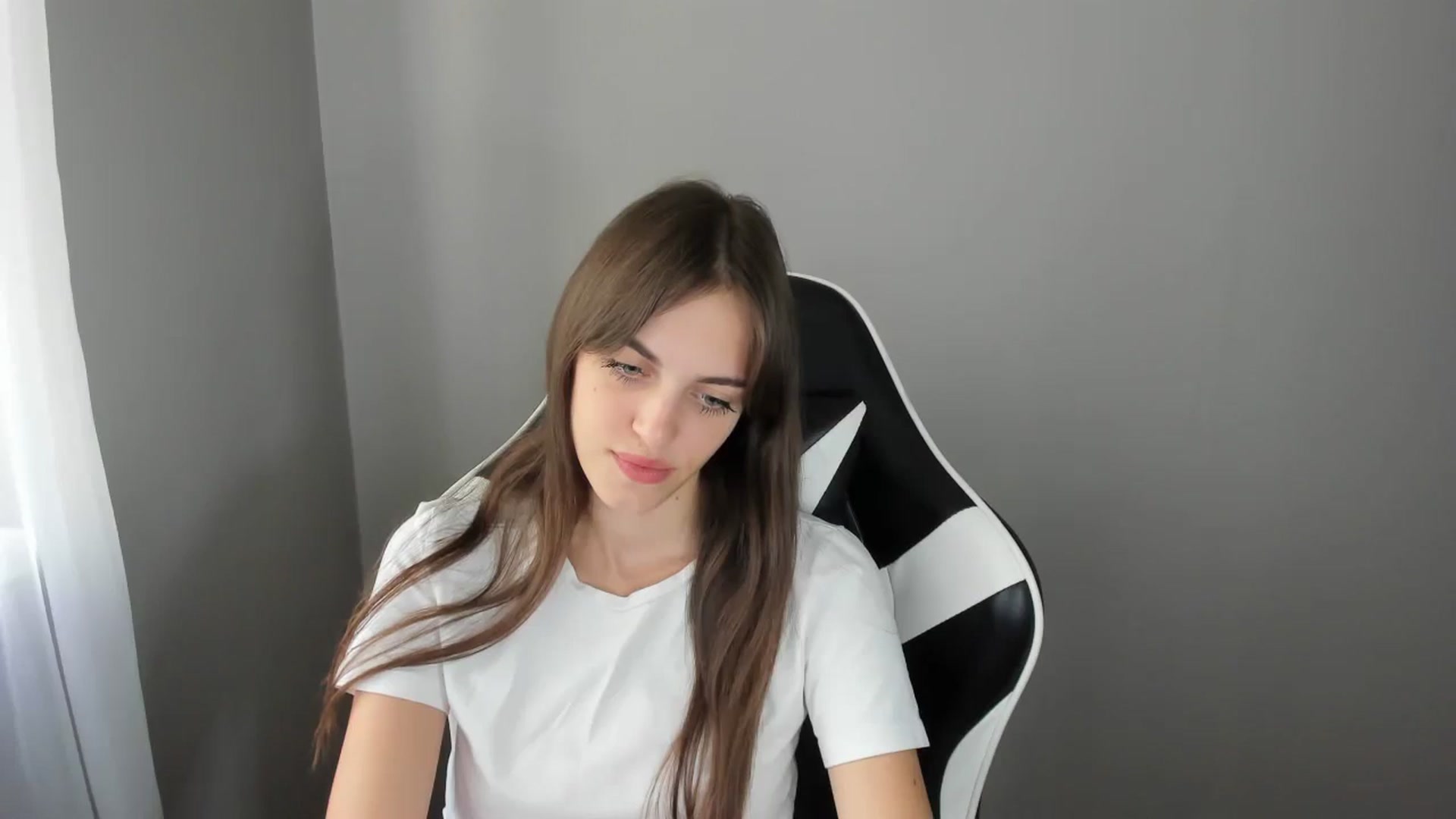 Gallery image thumbnail from Dashamoxy's myfreecams stream on, 08/06/2025, 12:20 image 10 of 20