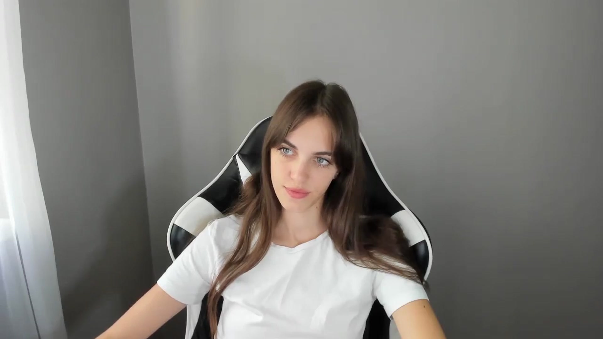 Gallery image thumbnail from Dashamoxy's myfreecams stream on, 08/06/2025, 12:20 image 17 of 20