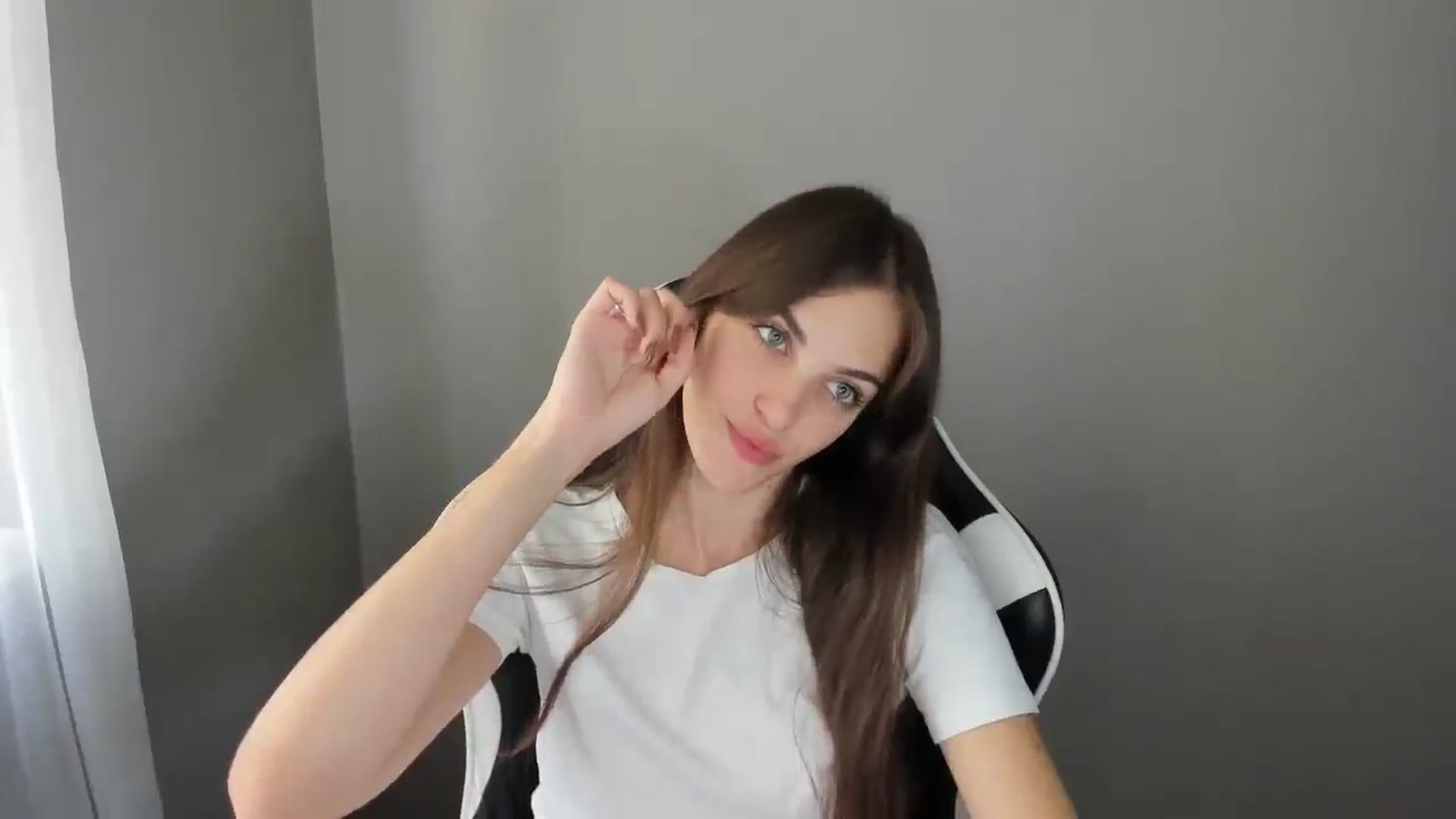 Gallery image thumbnail from Dashamoxy's myfreecams stream on, 08/06/2025, 12:20 image 8 of 20