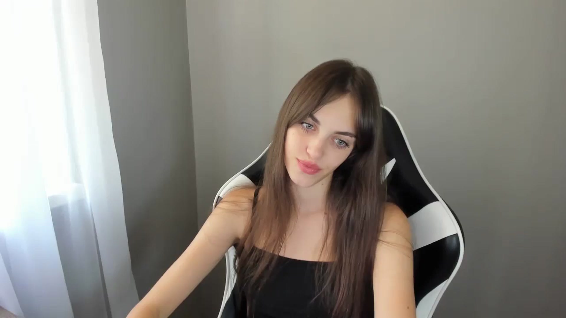 Gallery image thumbnail from Dashamoxy's myfreecams stream on, 08/07/2025, 11:32 image 17 of 20