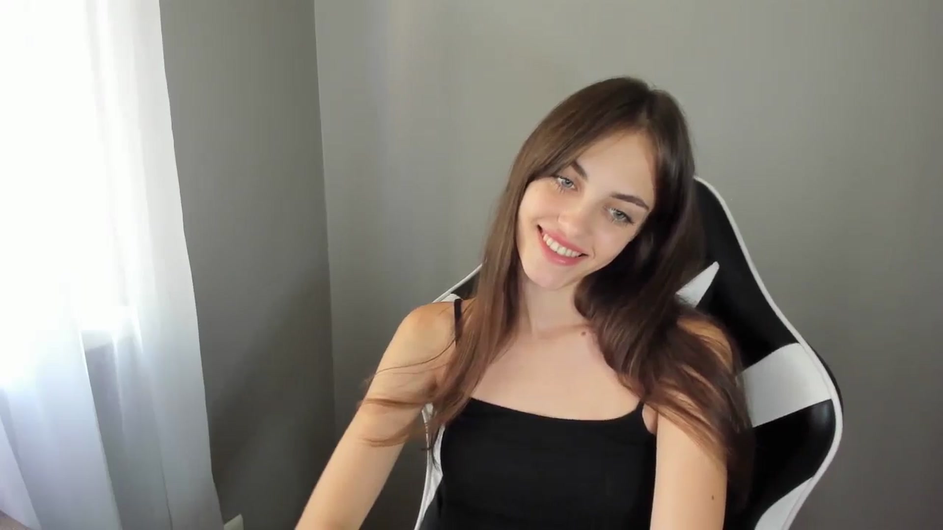 Gallery image thumbnail from Dashamoxy's myfreecams stream on, 08/07/2025, 12:07 image 18 of 20
