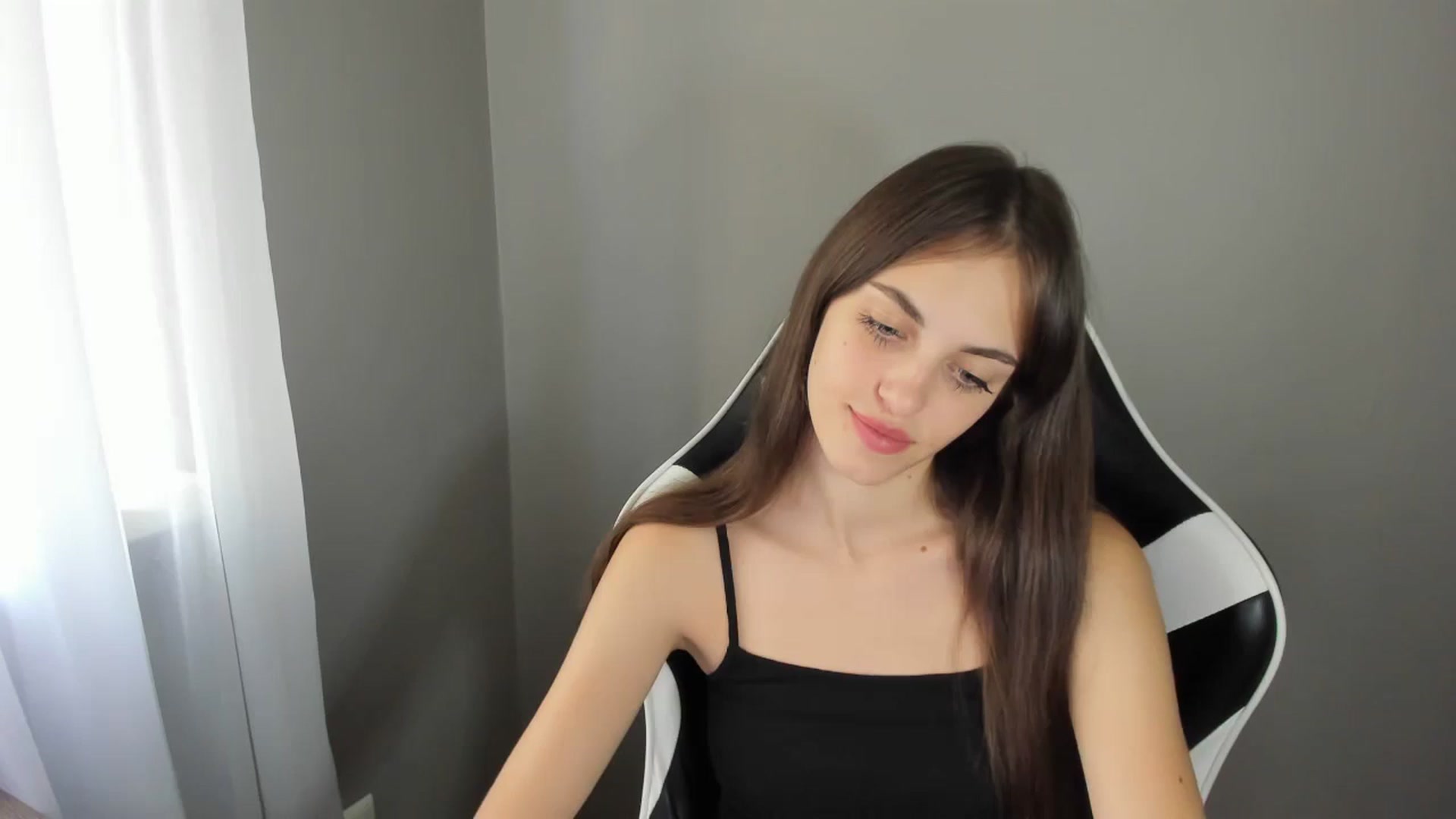 Gallery image thumbnail from Dashamoxy's myfreecams stream on, 08/07/2025, 13:04 image 12 of 20