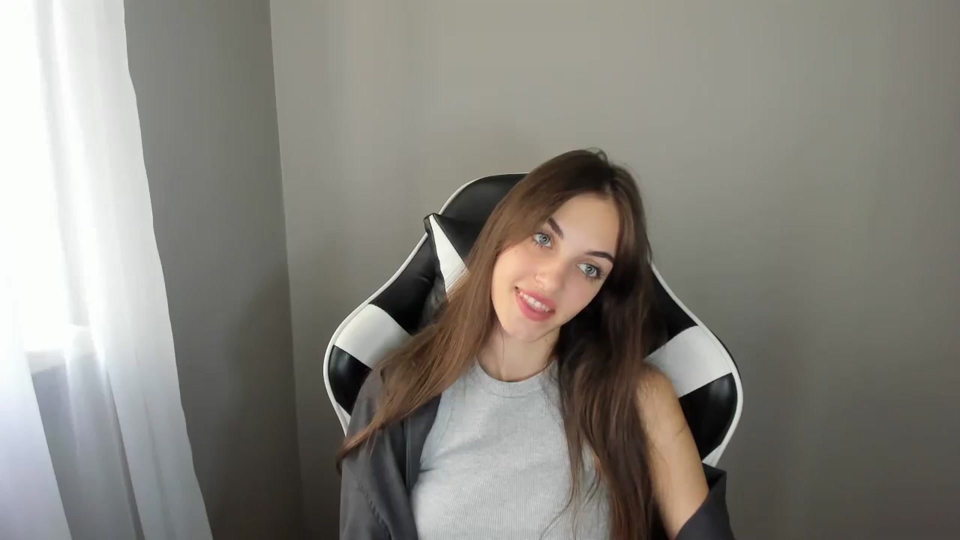 Gallery image thumbnail from Dashamoxy's myfreecams stream on, 08/08/2025, 12:58 image 18 of 20