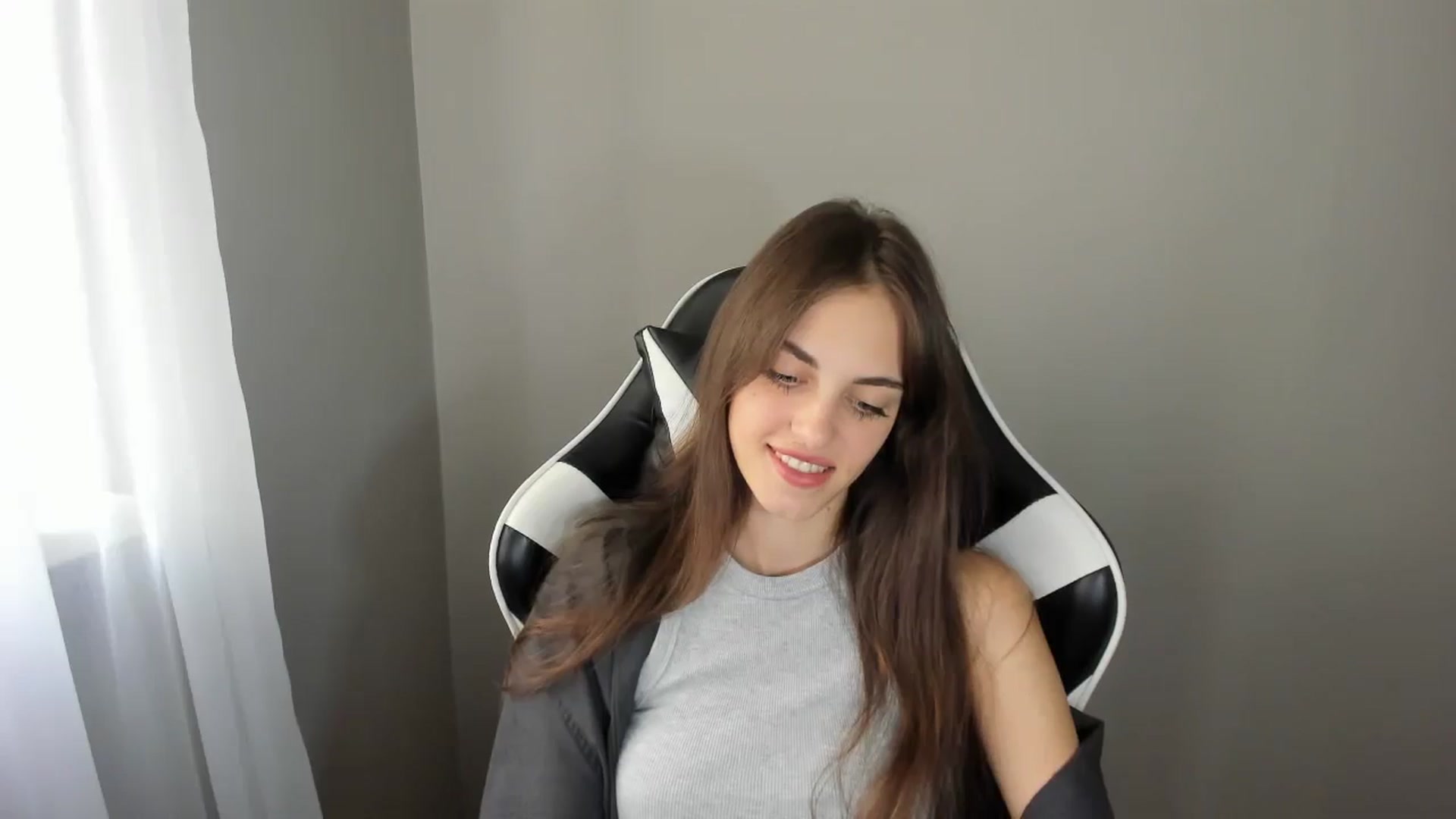 Gallery image thumbnail from Dashamoxy's myfreecams stream on, 08/08/2025, 12:58 image 17 of 20