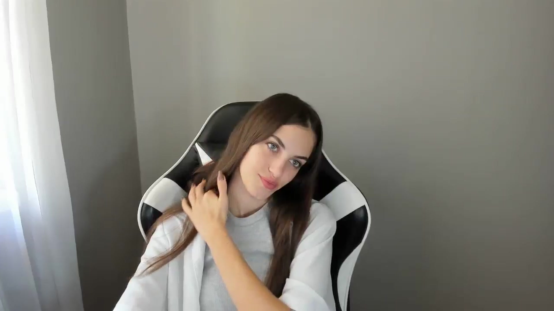 Gallery image thumbnail from Dashamoxy's myfreecams stream on, 08/12/2025, 11:38 image 10 of 20