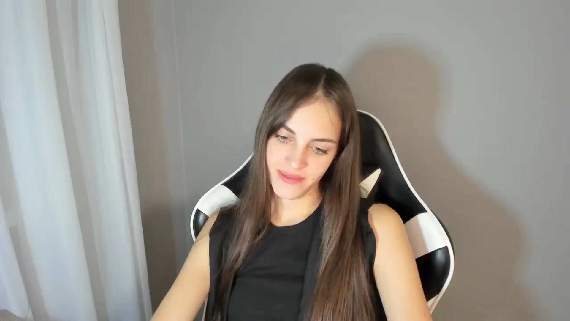 Gallery image thumbnail from Dashamoxy's myfreecams stream on, 08/12/2025, 18:49 image 8 of 20