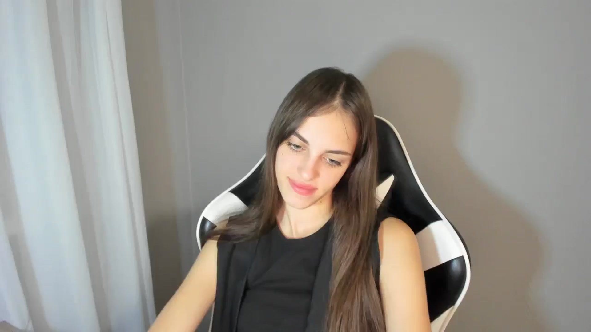 Gallery image thumbnail from Dashamoxy's myfreecams stream on, 08/12/2025, 18:49 image 11 of 20