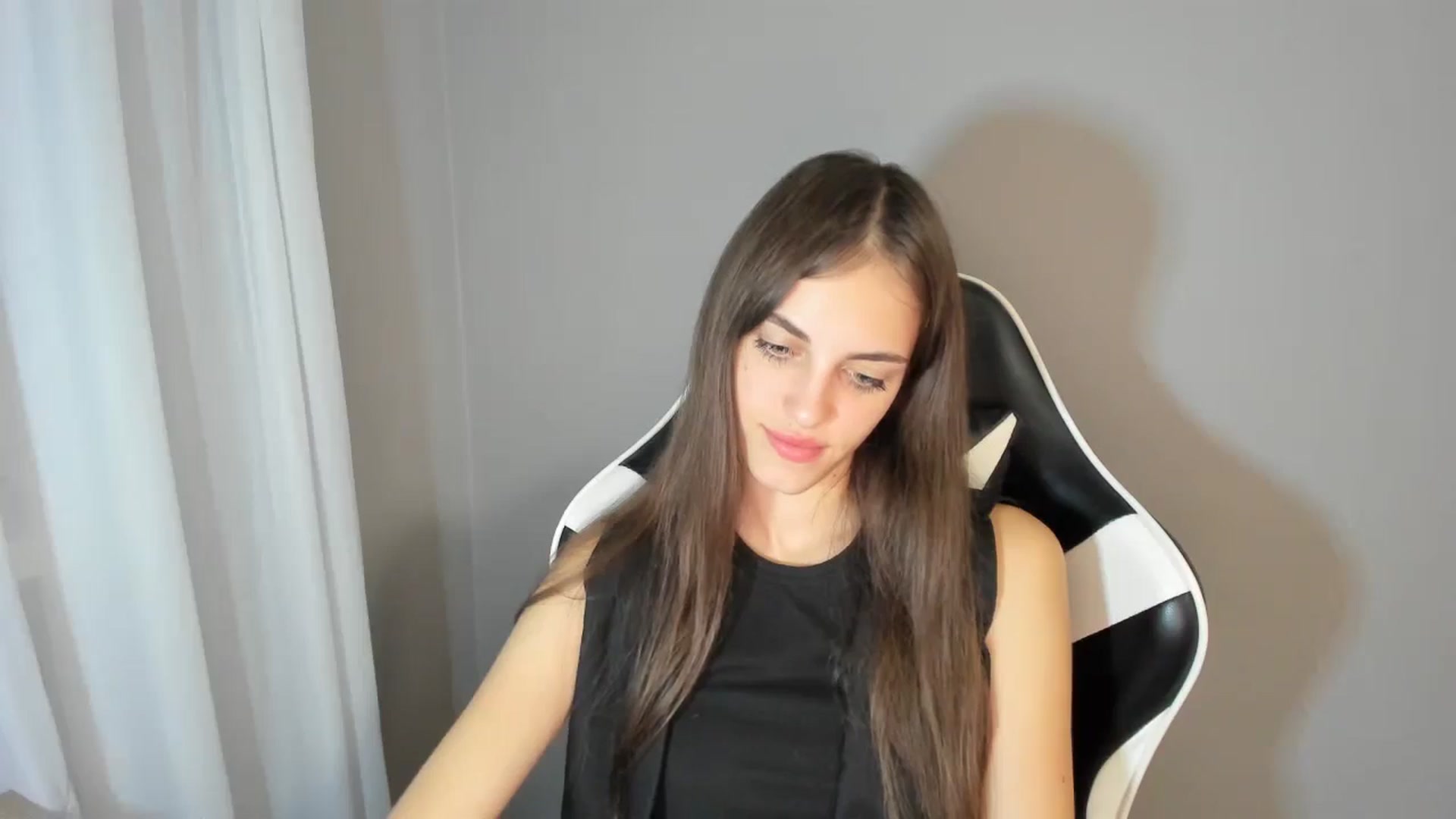 Gallery image thumbnail from Dashamoxy's myfreecams stream on, 08/12/2025, 18:49 image 17 of 20