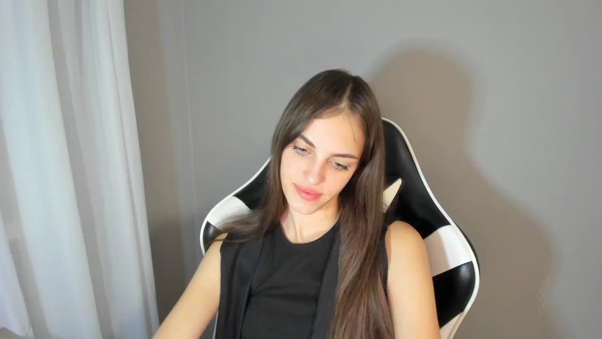 Gallery image thumbnail from Dashamoxy's myfreecams stream on, 08/12/2025, 18:49 image 10 of 20