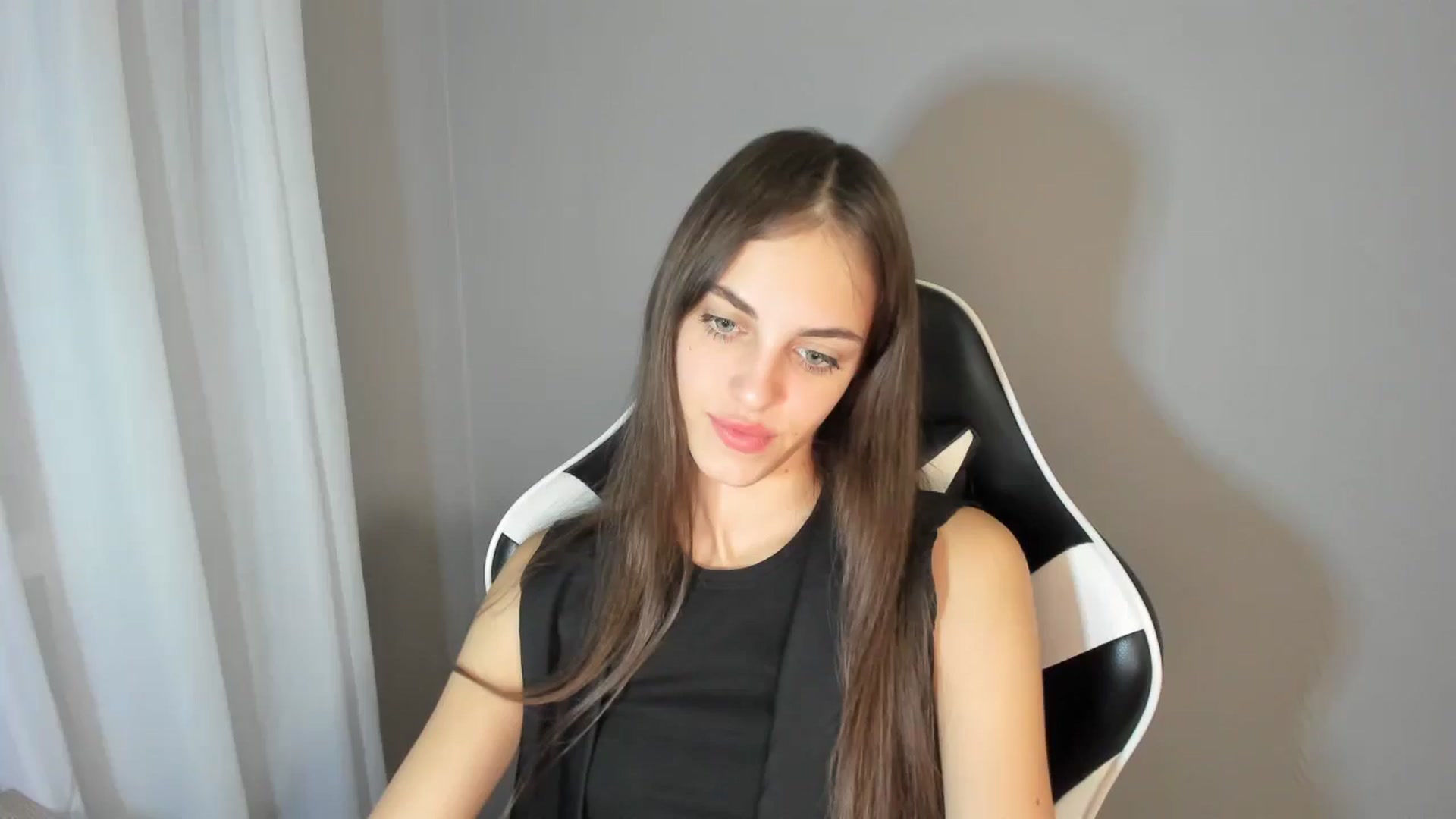 Gallery image thumbnail from Dashamoxy's myfreecams stream on, 08/12/2025, 18:49 image 1 of 20
