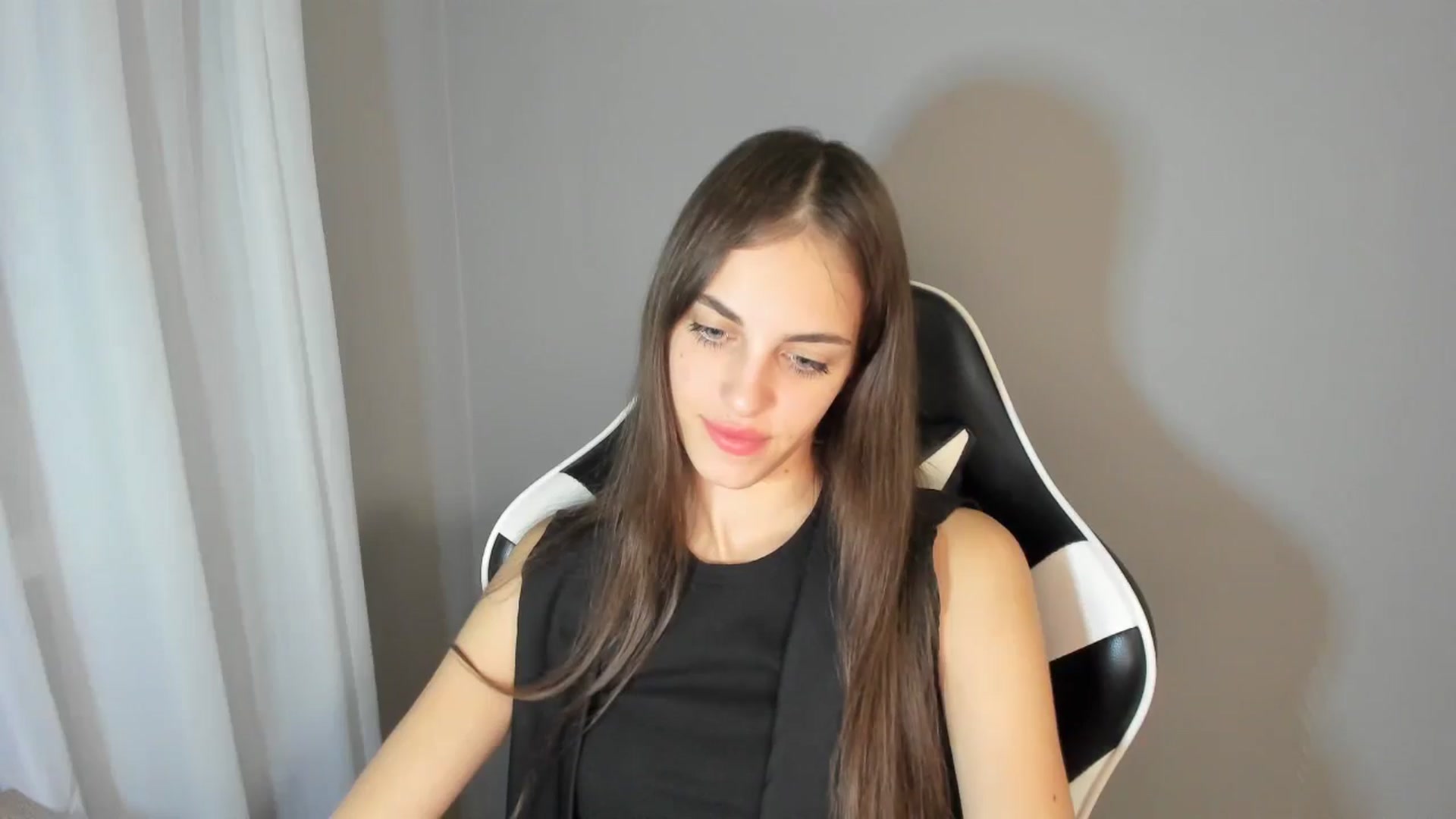 Gallery image thumbnail from Dashamoxy's myfreecams stream on, 08/12/2025, 18:49 image 2 of 20