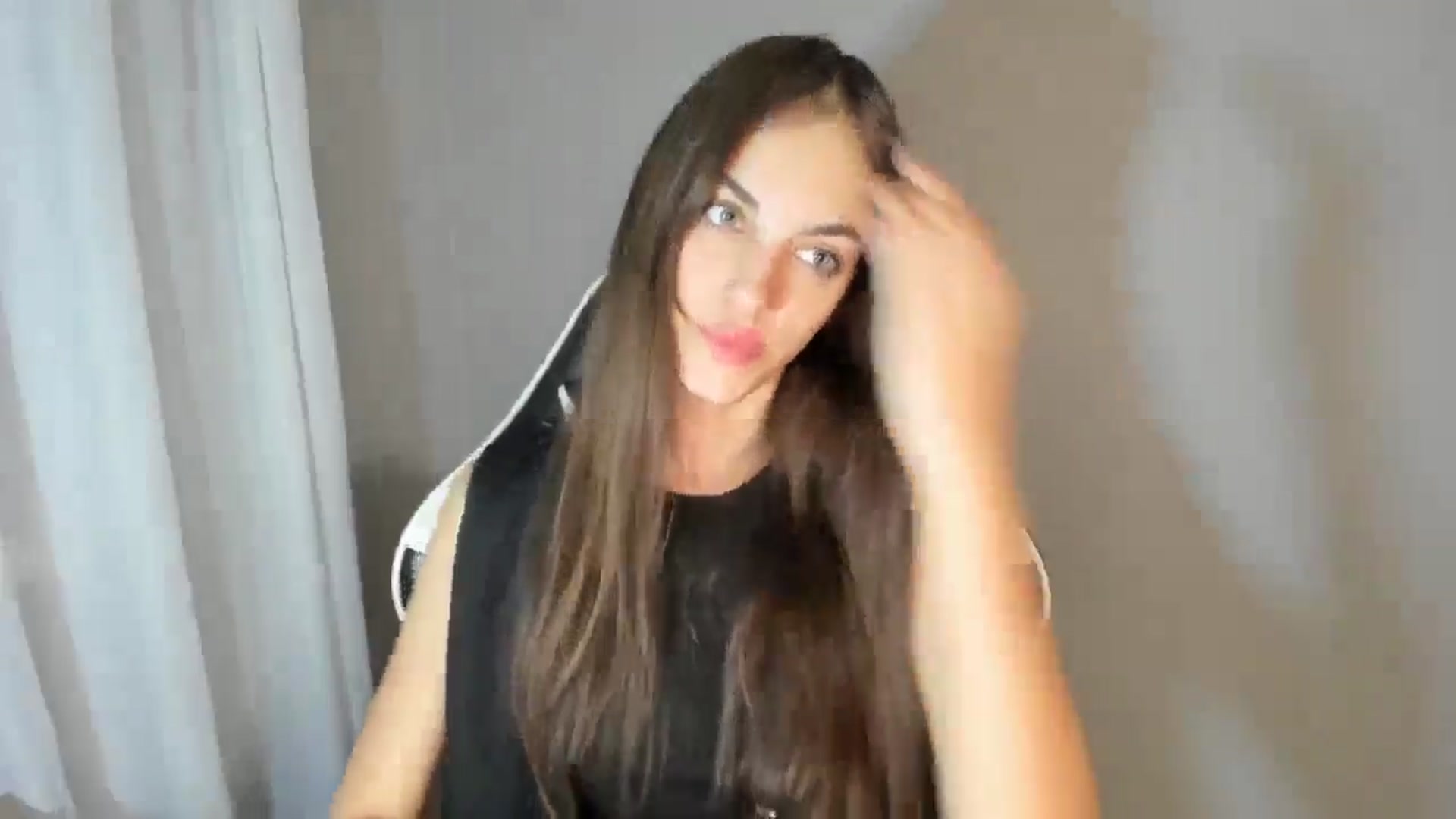 Gallery image thumbnail from Dashamoxy's myfreecams stream on, 08/12/2025, 18:49 image 19 of 20