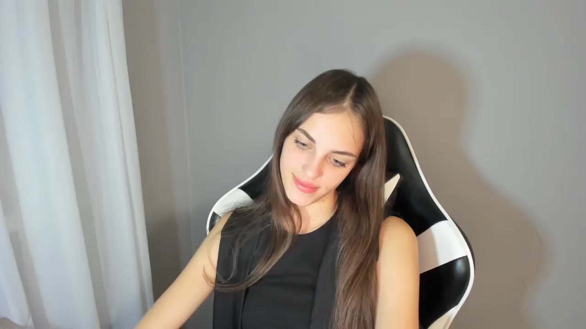 Gallery image thumbnail from Dashamoxy's myfreecams stream on, 08/12/2025, 18:49 image 14 of 20