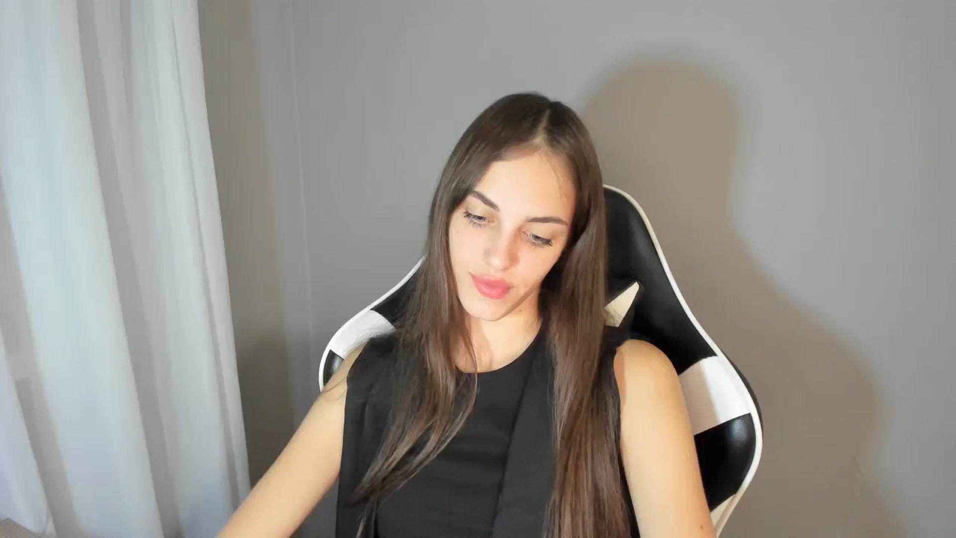 Gallery image thumbnail from Dashamoxy's myfreecams stream on, 08/12/2025, 18:49 image 3 of 20