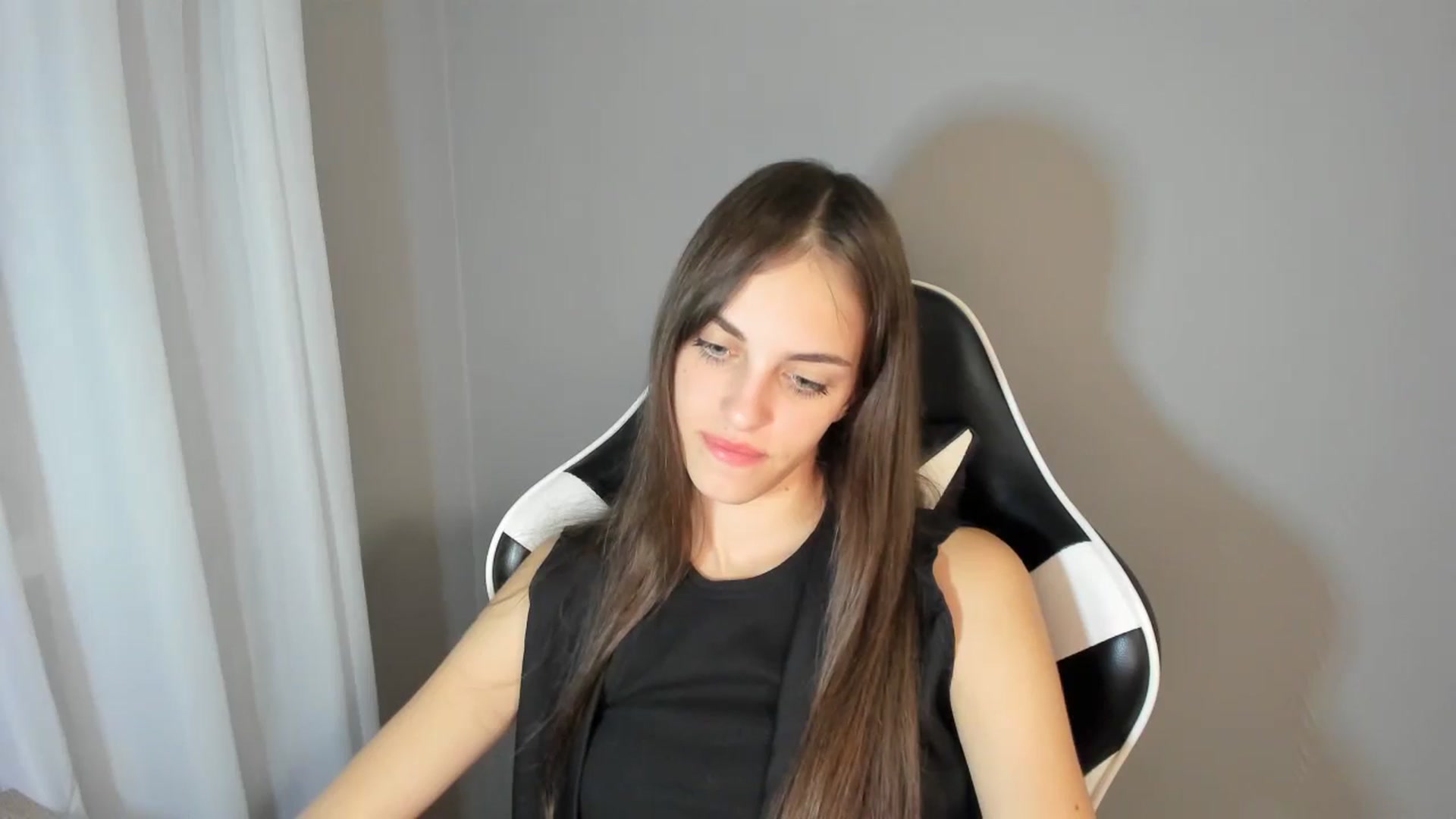 Gallery image thumbnail from Dashamoxy's myfreecams stream on, 08/12/2025, 18:49 image 6 of 20
