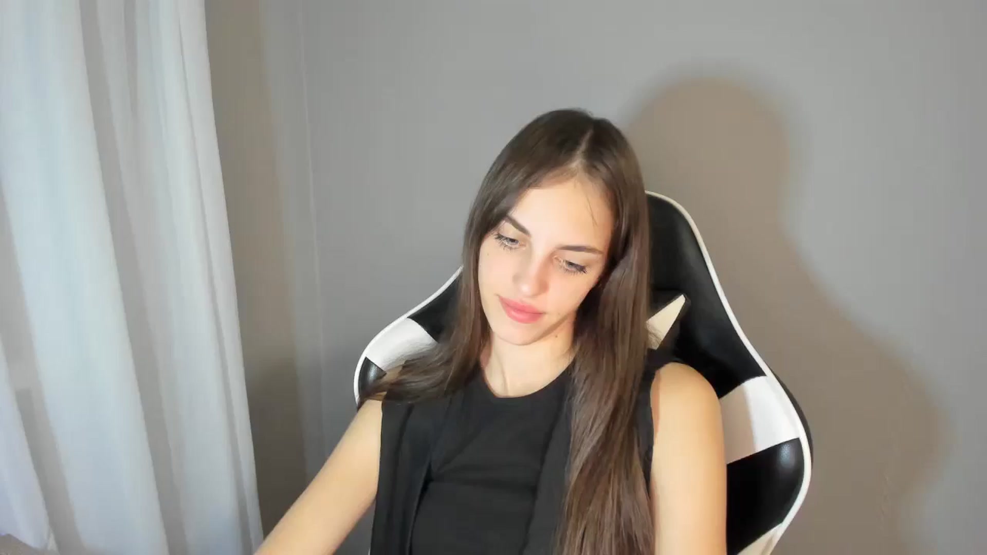 Gallery image thumbnail from Dashamoxy's myfreecams stream on, 08/12/2025, 18:49 image 12 of 20