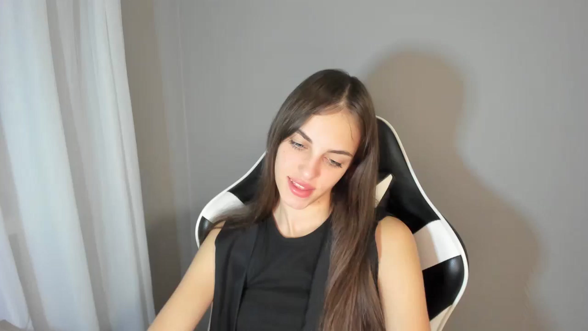 Gallery image thumbnail from Dashamoxy's myfreecams stream on, 08/12/2025, 18:49 image 9 of 20