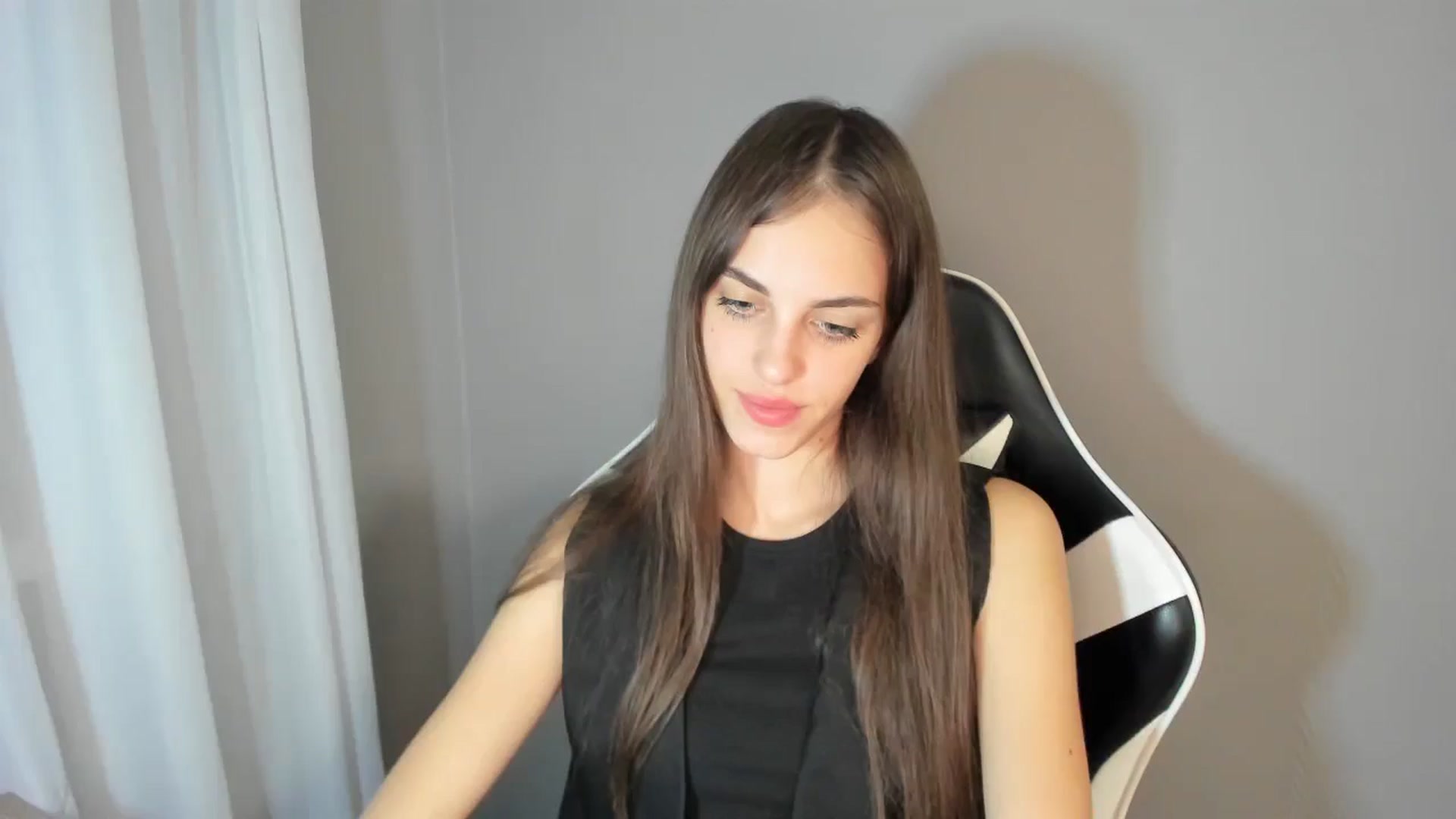 Gallery image thumbnail from Dashamoxy's myfreecams stream on, 08/12/2025, 18:49 image 15 of 20