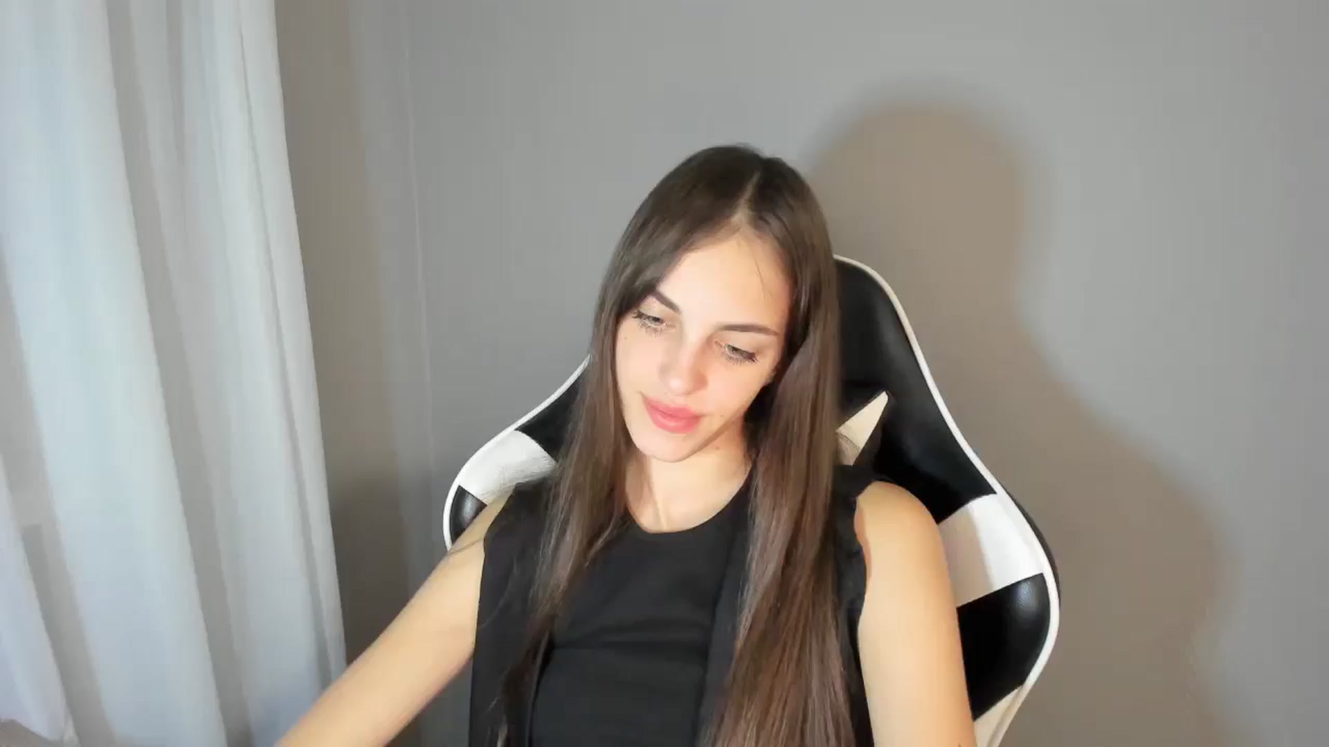 Gallery image thumbnail from Dashamoxy's myfreecams stream on, 08/12/2025, 18:49 image 7 of 20